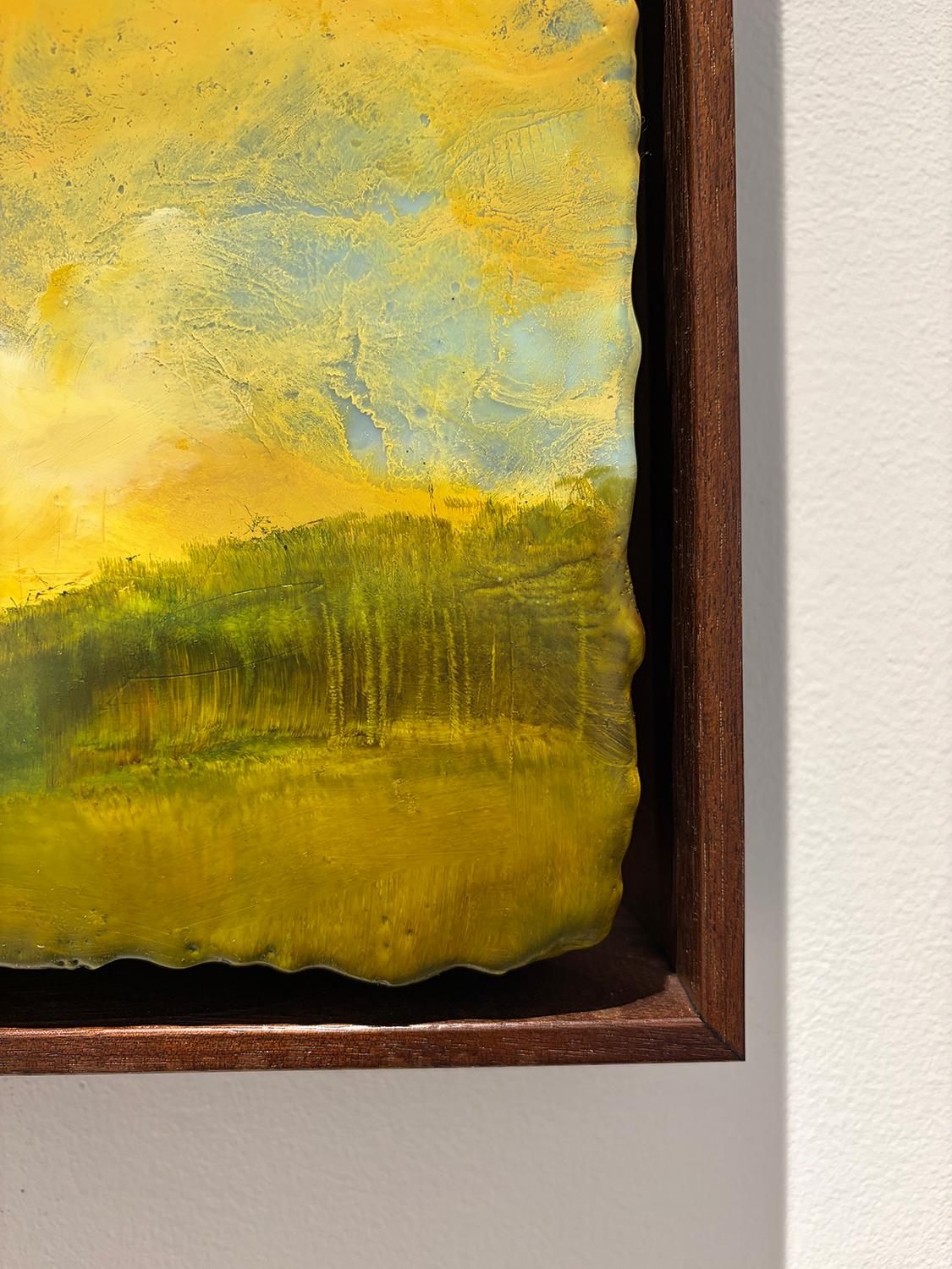 Après l'orage (paysage gestuel à l'encaustique avec nuages jaunes) - Contemporain Painting par Regina Quinn 