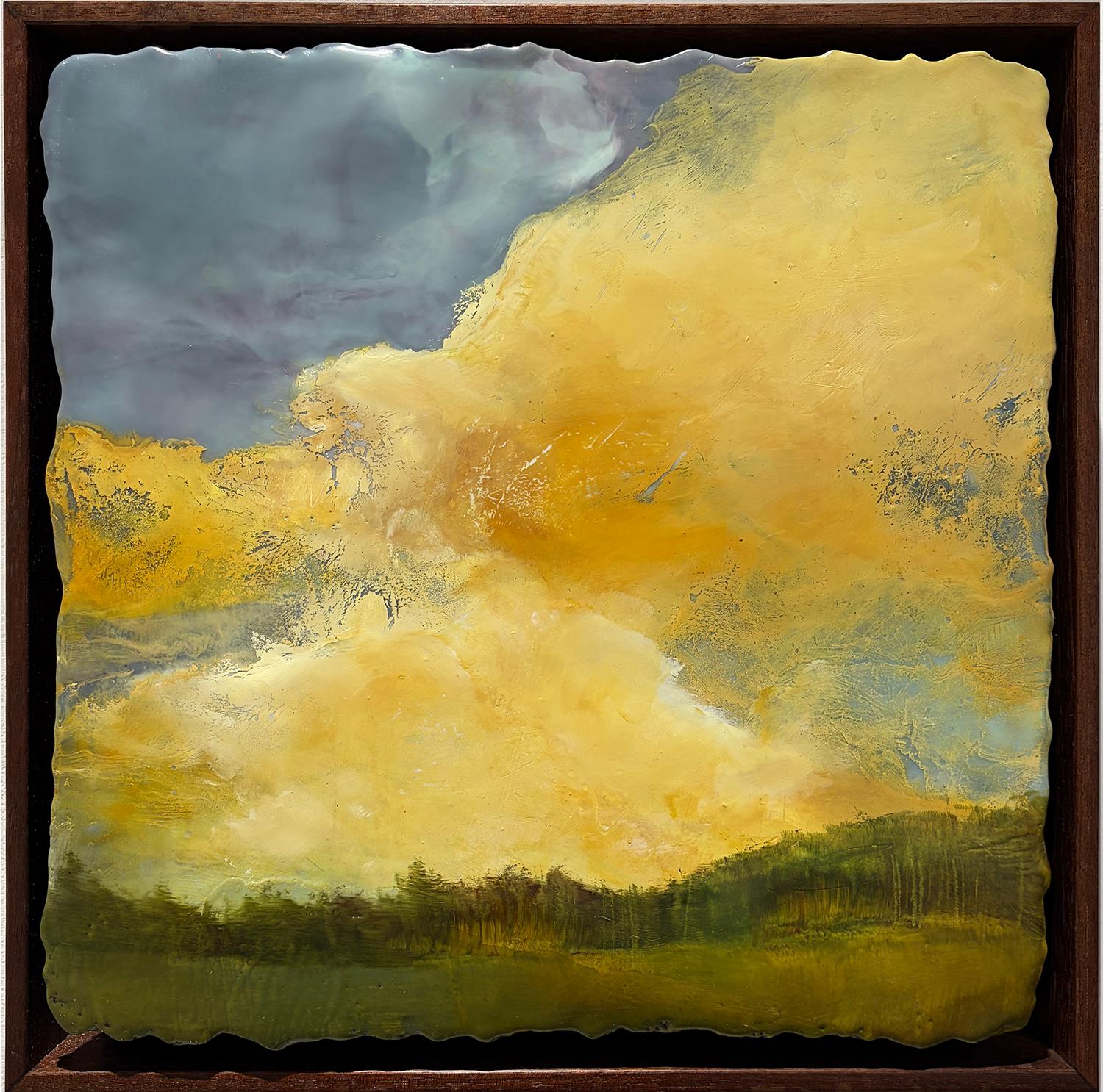 Après l'orage (paysage gestuel à l'encaustique avec nuages jaunes) - Jaune Landscape Painting par Regina Quinn 