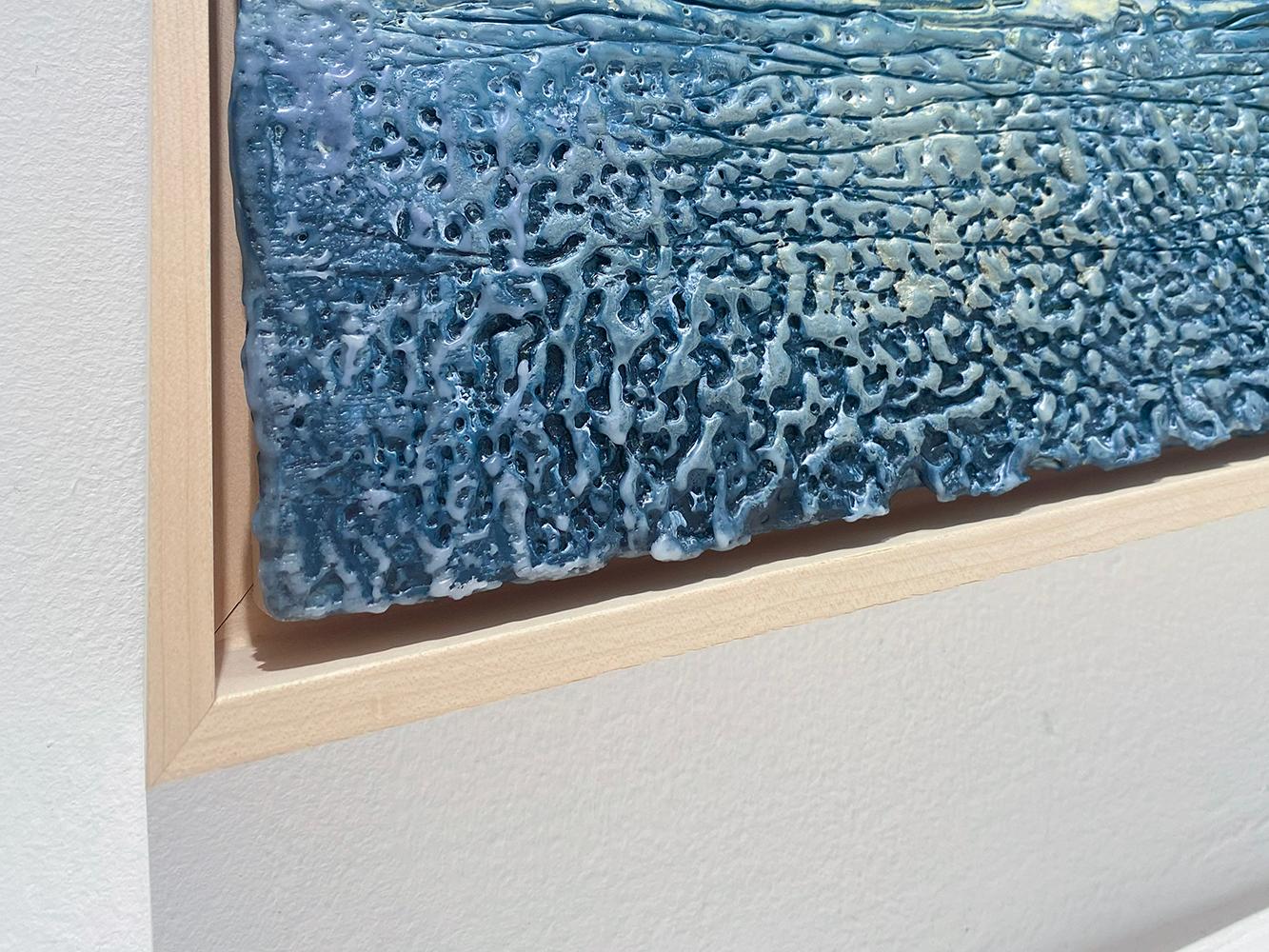 Fleeting Moments of Clarity (Paesaggio astratto con vista sull'oceano in encausto, incorniciato) 2