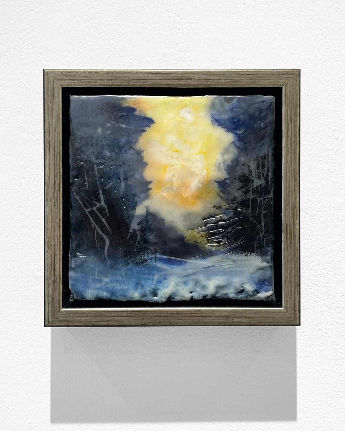 Plata y oro (Paisaje abstracto en encáustica azul y amarilla de Regina Quinn) - Painting Contemporáneo de Regina Quinn 