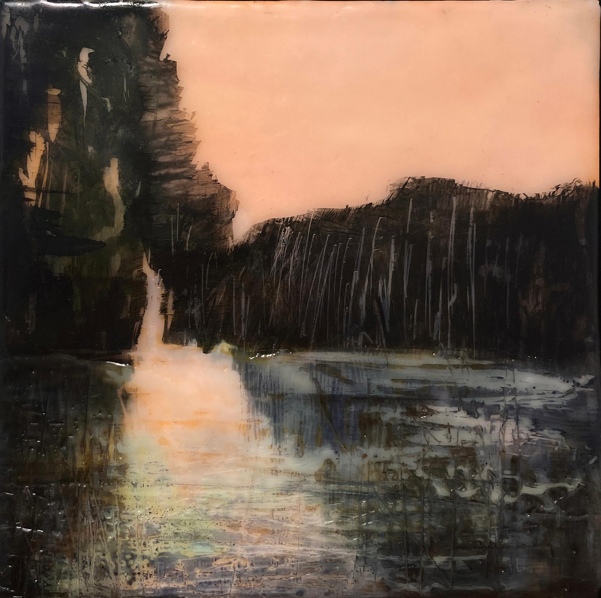 The Marsh in Early Spring (kleine zeitgenössische Enkaustik-Landschaft, Pfirsich-Sonnenuntergang) – Mixed Media Art von Regina Quinn 