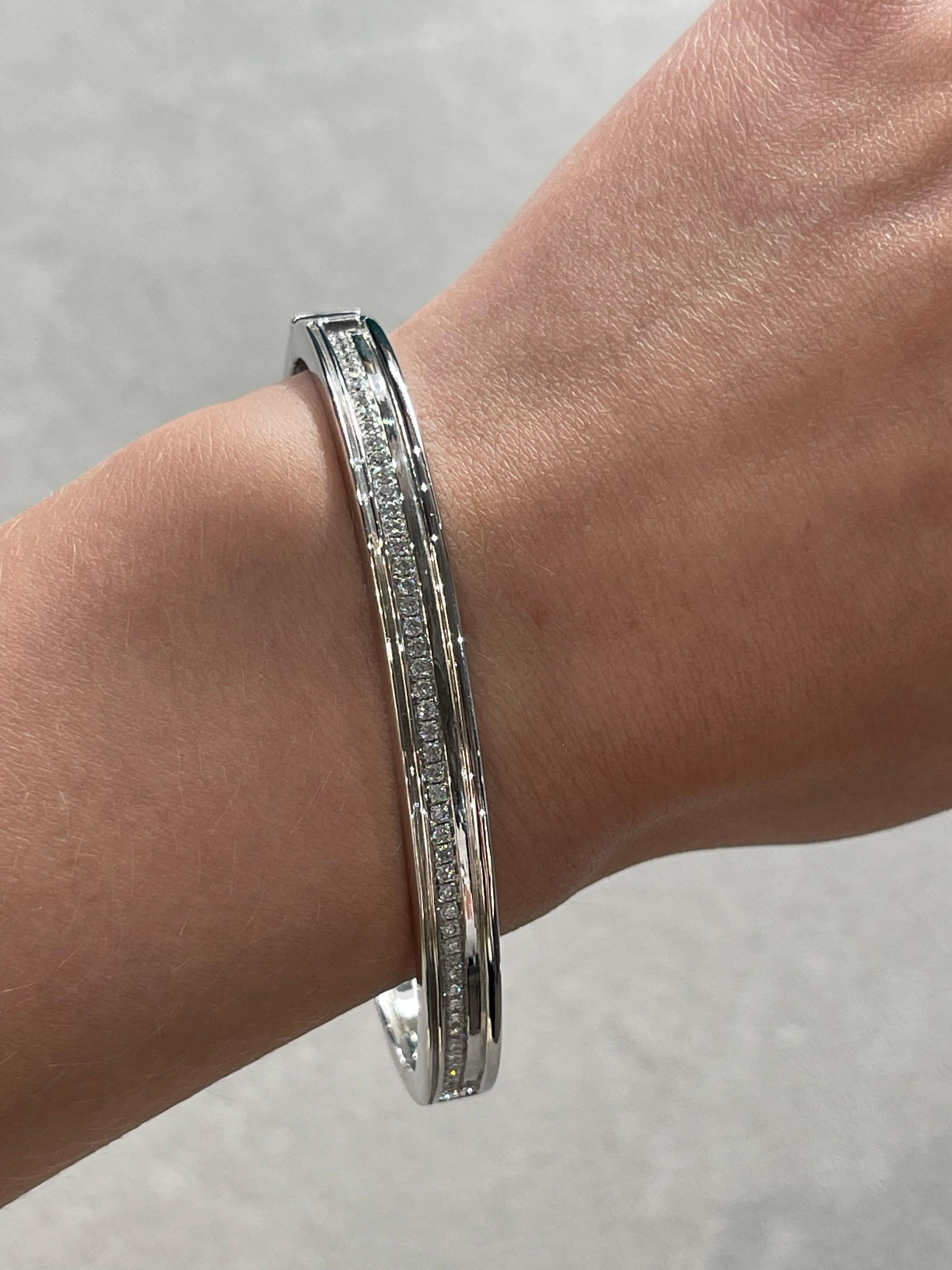 Taglio rotondo Regina - Bracciale in oro bianco con diamanti bianchi in vendita