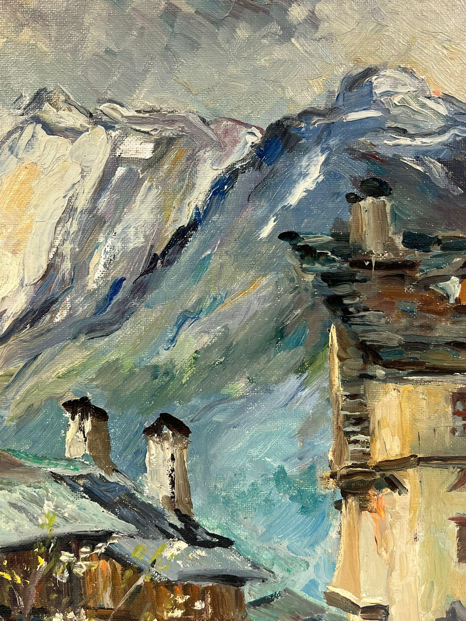 Die Chalets 
signiert von Regine David (französische Künstlerin, 1910-2018)
Ölgemälde auf Karton, ungerahmt
Brett: 15 x 18 Zoll
Zustand: Das Gemälde ist in ausgezeichnetem Zustand, mit leuchtenden Farben und gut erhaltenen Details. Das Brett ist