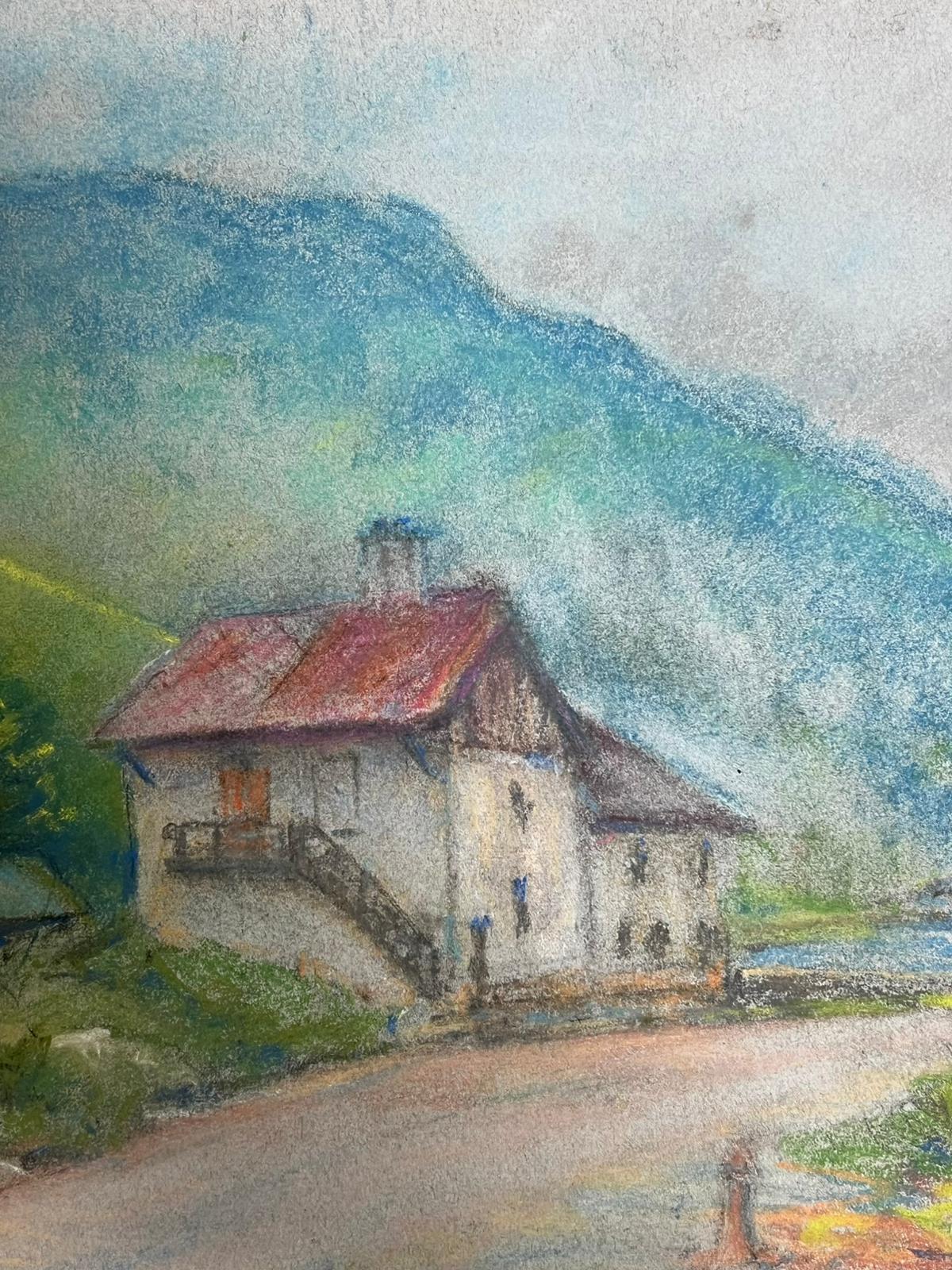Charmante Dorfstraße
von Regine David (französische Künstlerin, 1910-2018)
Pastellmalerei auf Künstlerpapier
verso beschriftet
Gemälde: 10 x 13 Zoll
Zustand: Das Gemälde ist in ausgezeichnetem Zustand, mit leuchtenden Farben und gut erhaltenen
