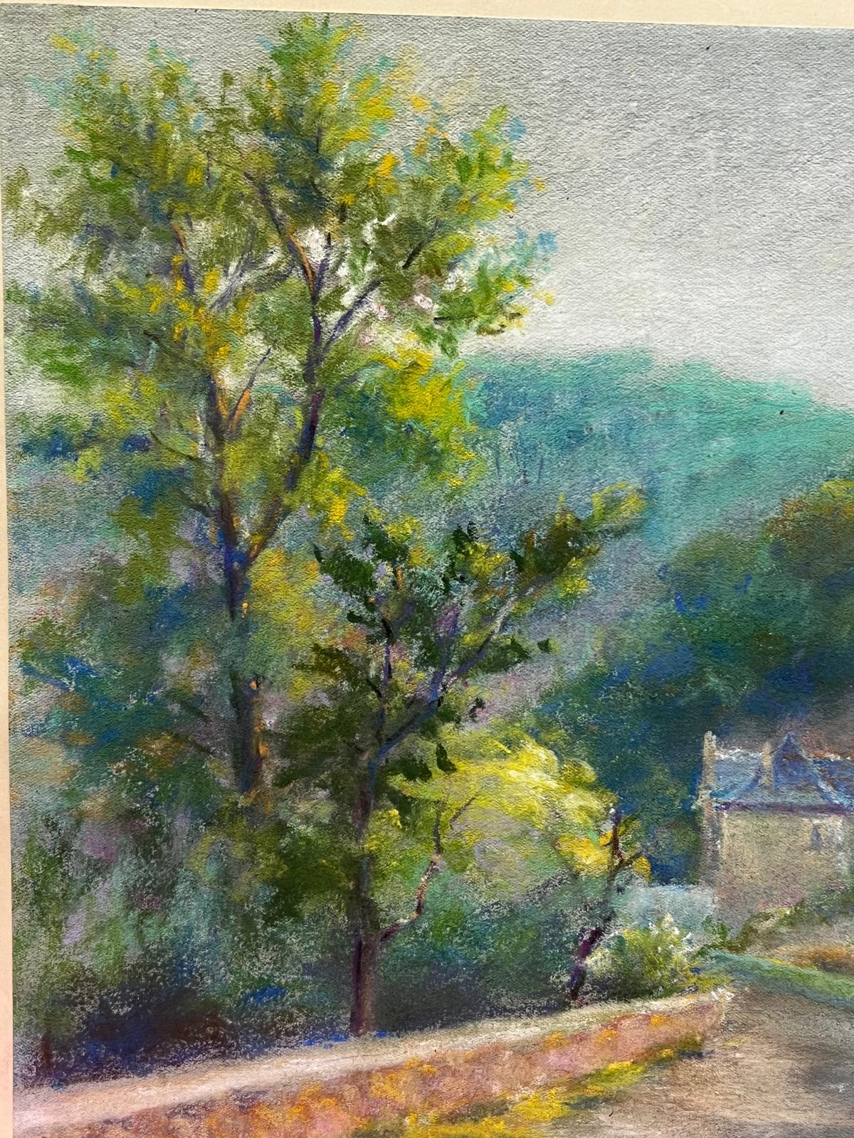 Chemin de campagne avec chalet et feuillage luxuriant Paysage pastel doux - Post-impressionnisme Painting par Regine David