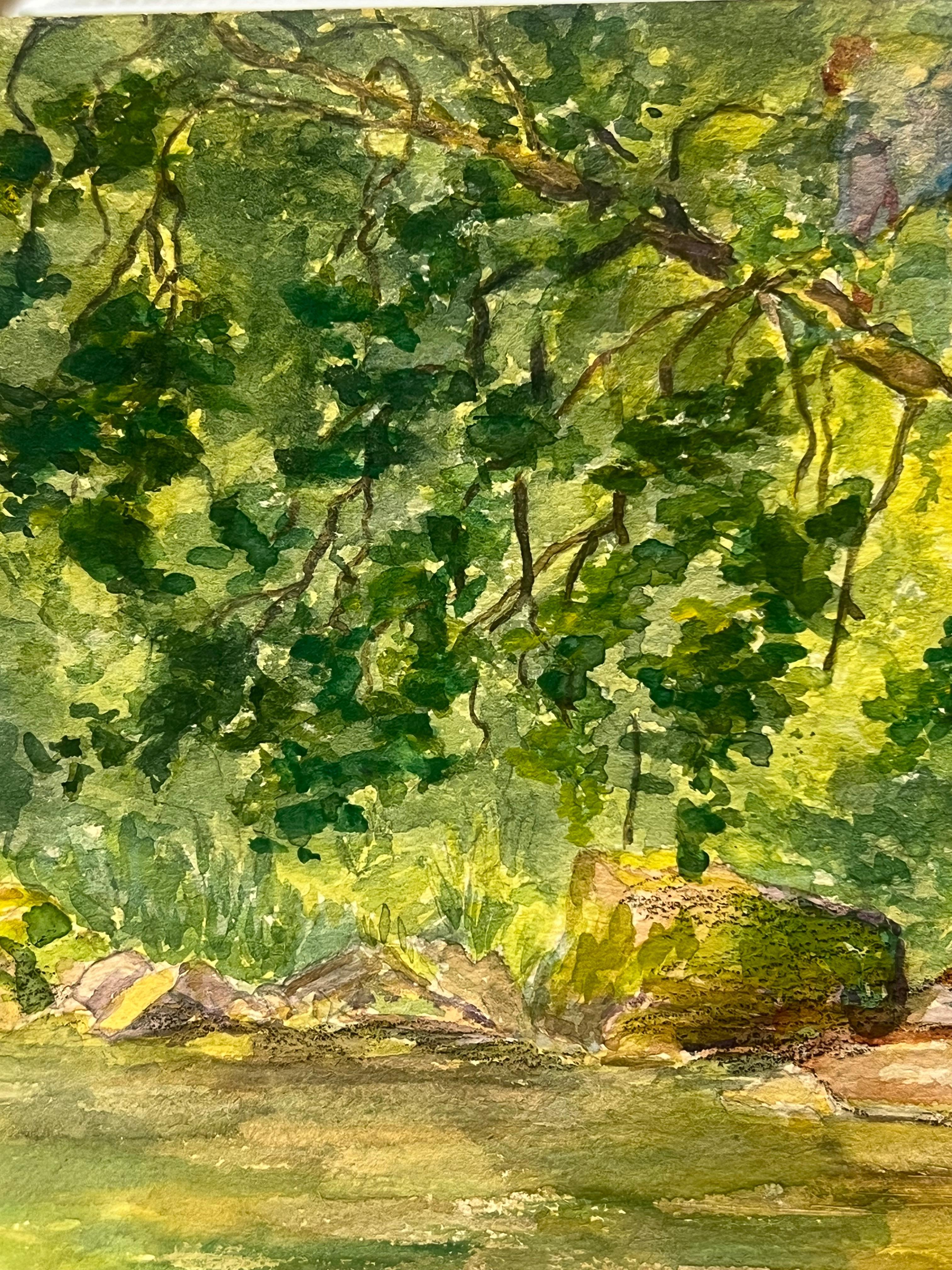 Waldszene mit sonnenbeschienenem Laub Ruhiges Aquarell Ufer des Flusses Buëch (Braun), Landscape Painting, von Regine David