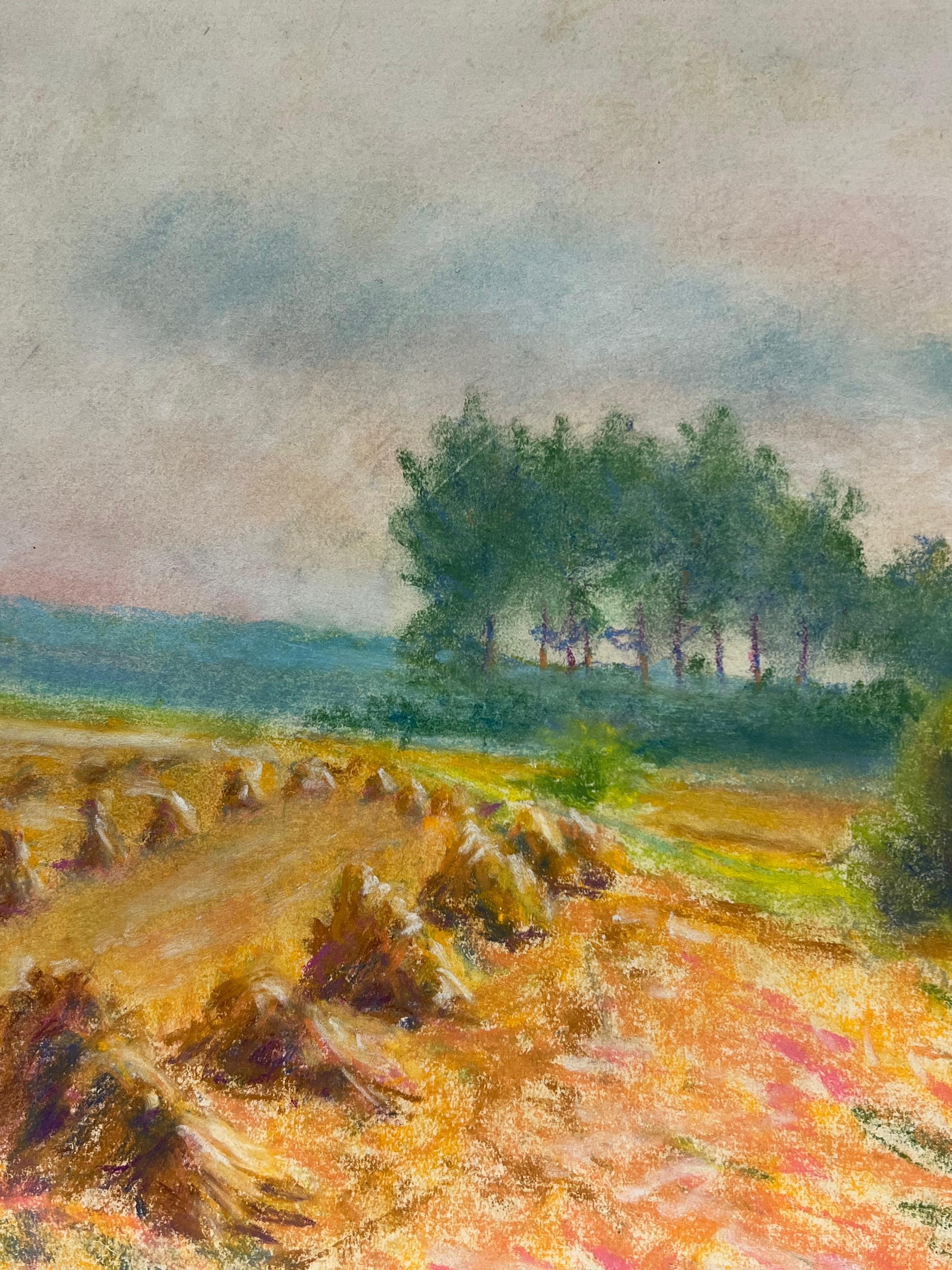 Campos de la Cosecha Dorada
de Regine David (artista francesa, 1910-2018)
de 1949 
pintura al pastel sobre papel de artista pegada sobre papel de artista
cuadro: 13 x 17 pulgadas
Estado: Este cuadro está en excelente estado, con colores vibrantes y