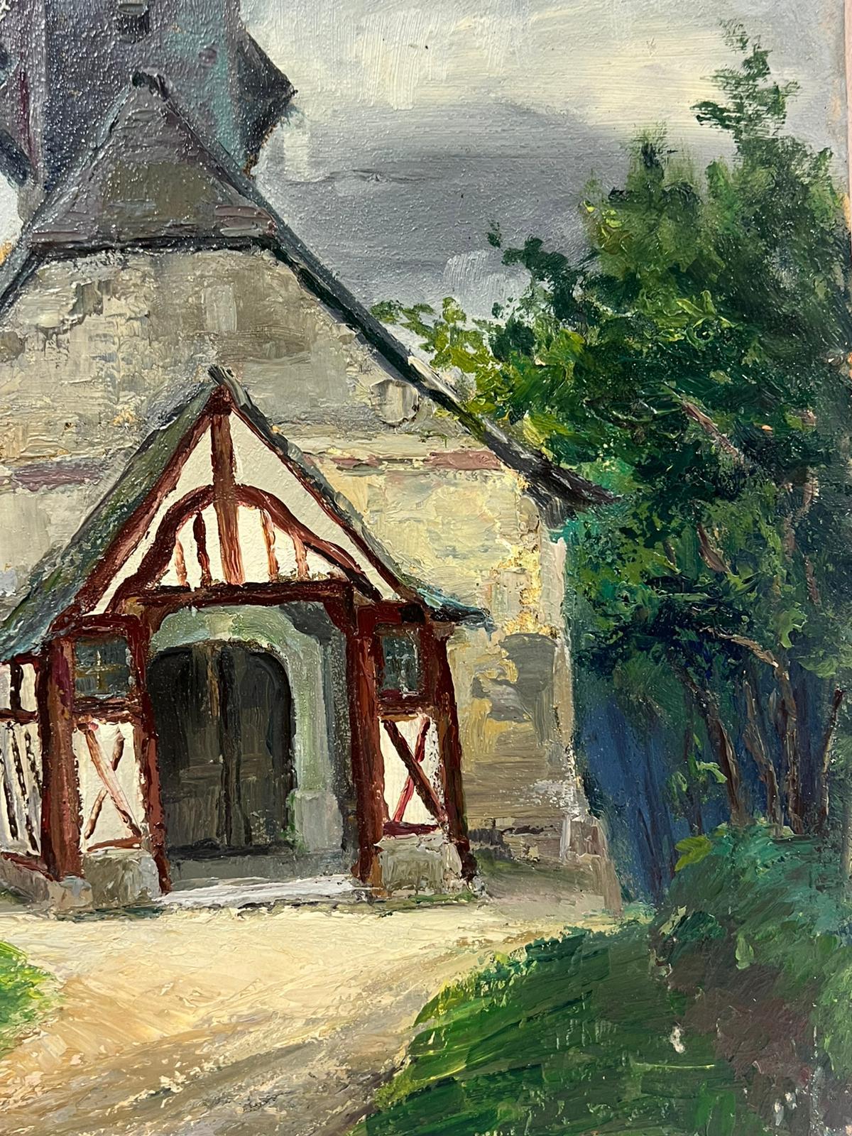Chapelle historique en pierre avec entrée unique encadrée de bois et tour à cloches en vente 1