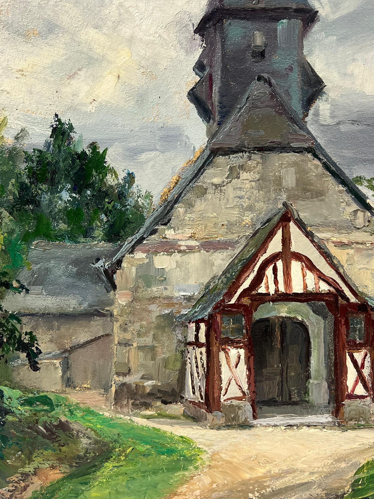 Chapelle historique en pierre avec entrée unique encadrée de bois et tour à cloches en vente 2