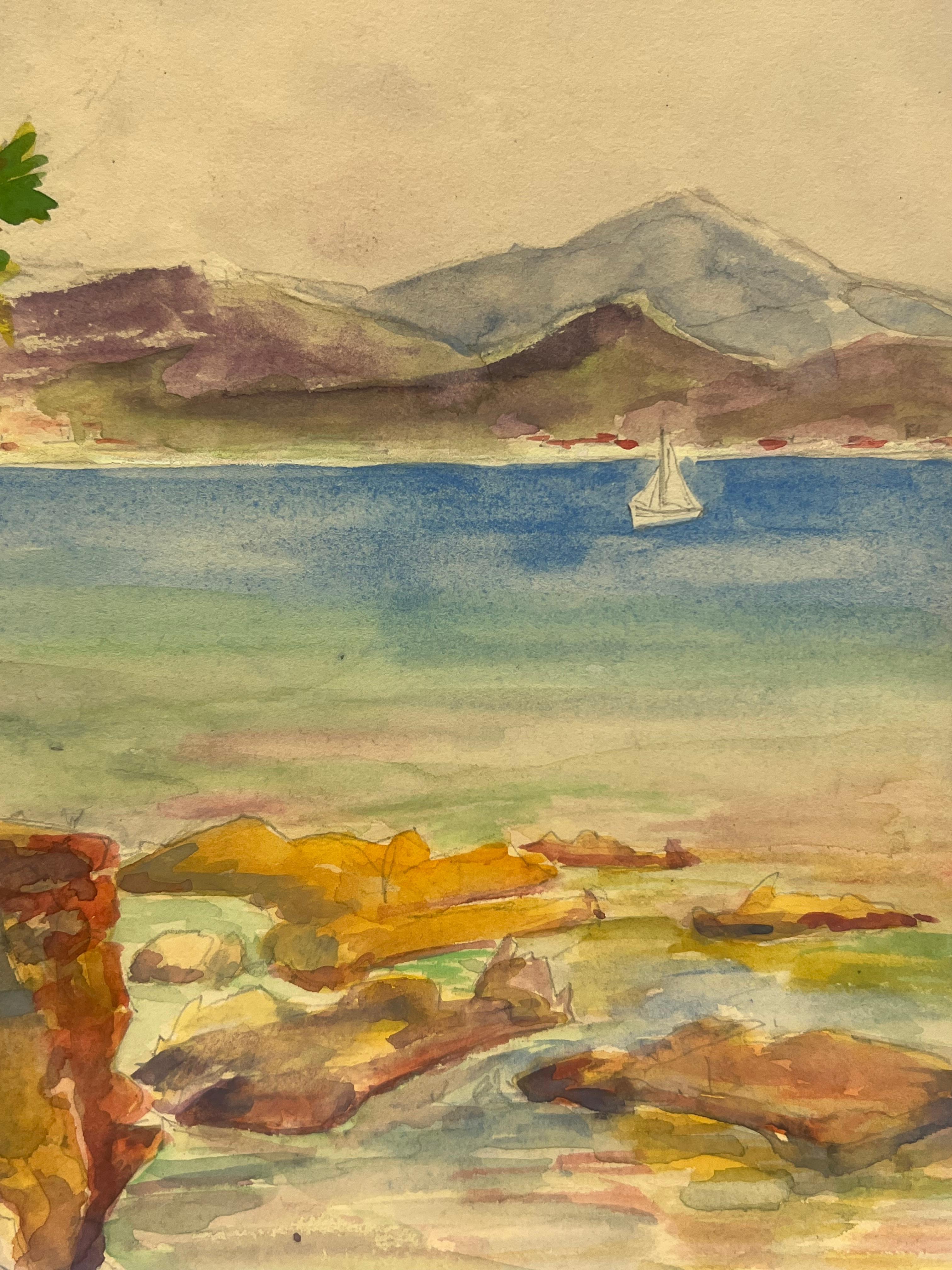 Costa mediterranea con pino e barca a vela Paesaggio di St Tropez - Landscape Painting Marrone di Regine David