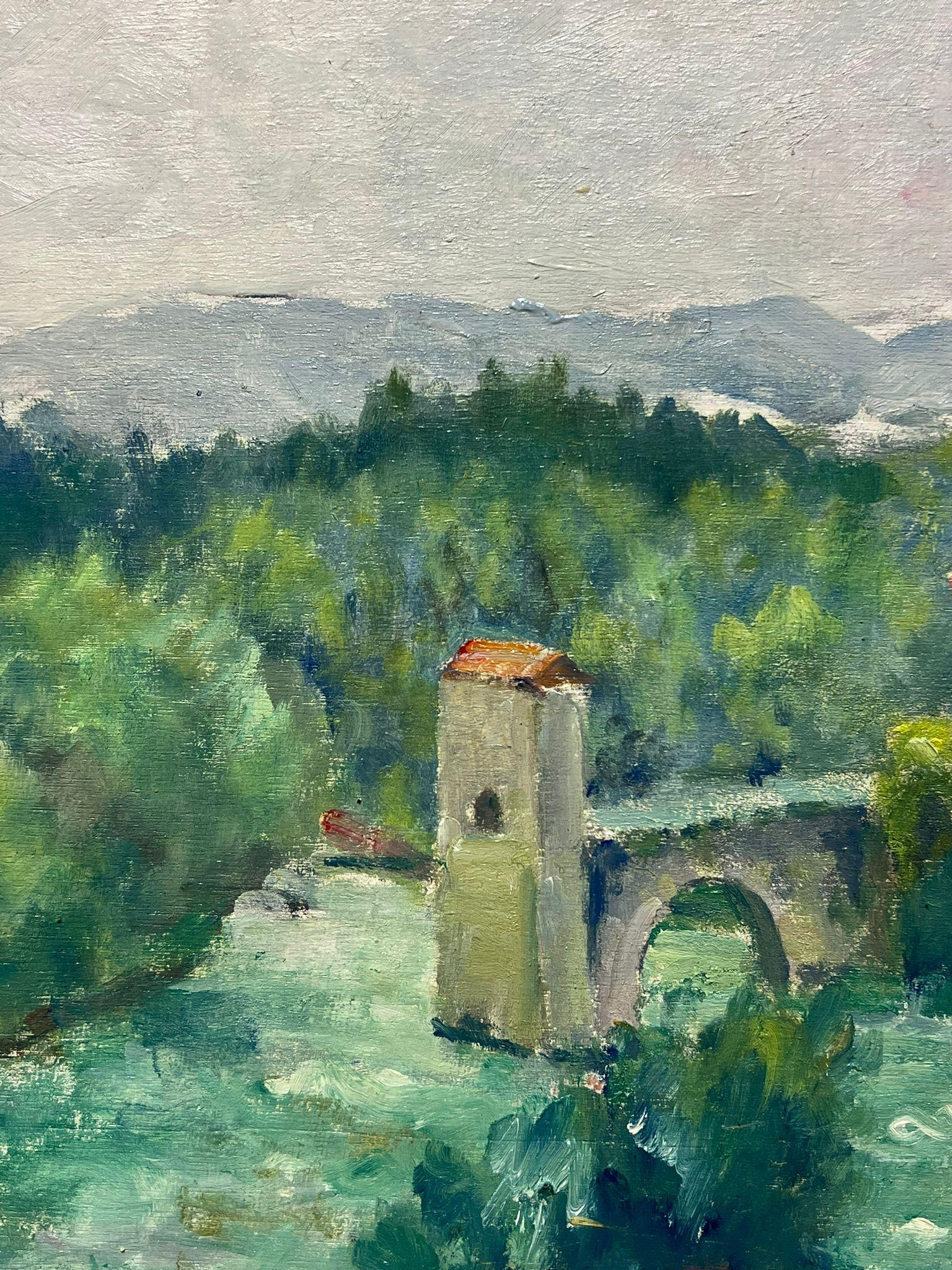 Mediados del siglo XX Años 50 Óleo francés postimpresionista La vieja ciudad francesa - Landscape Painting Gris de Regine David