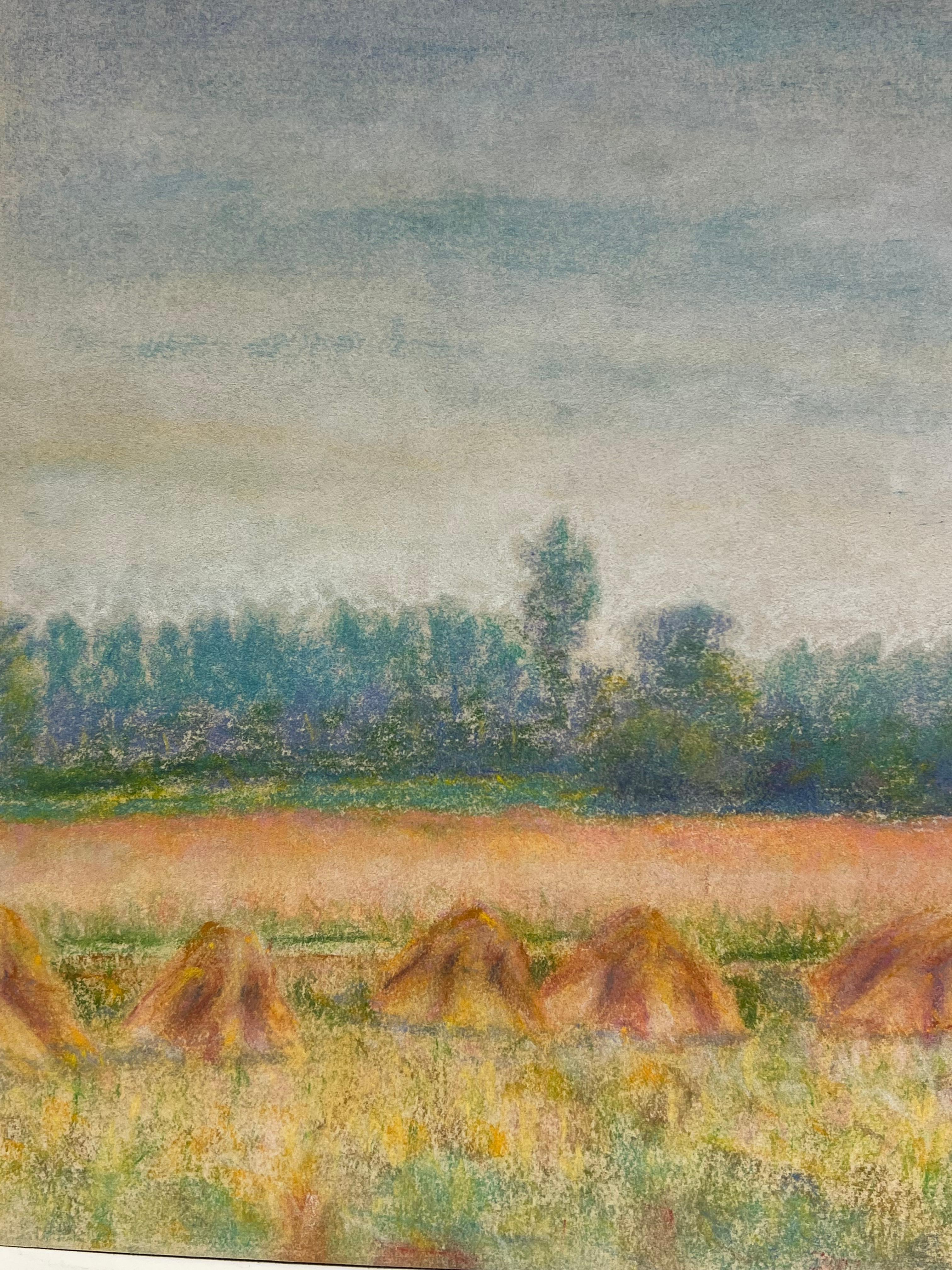 Milieu du XXe siècle Paysage au pastel de meules de foin et de champs à l'aube, dans les tons de la moisson - Post-impressionnisme Painting par Regine David