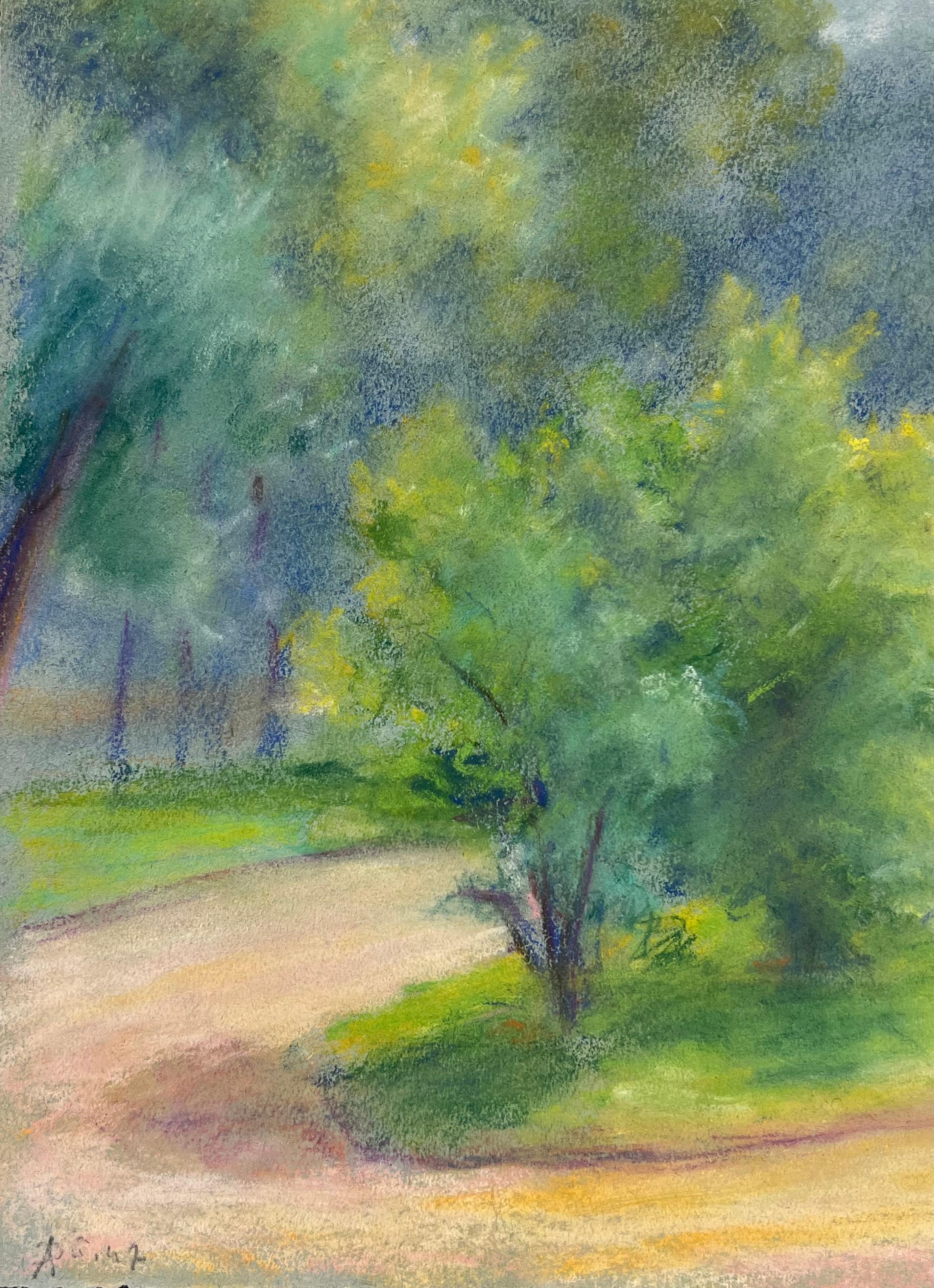 Sunlit Path Through a Verdant Park aus der Mitte des 20. Jahrhunderts: Eine pastellfarbene Landschaft mit Bäumen im Angebot 1