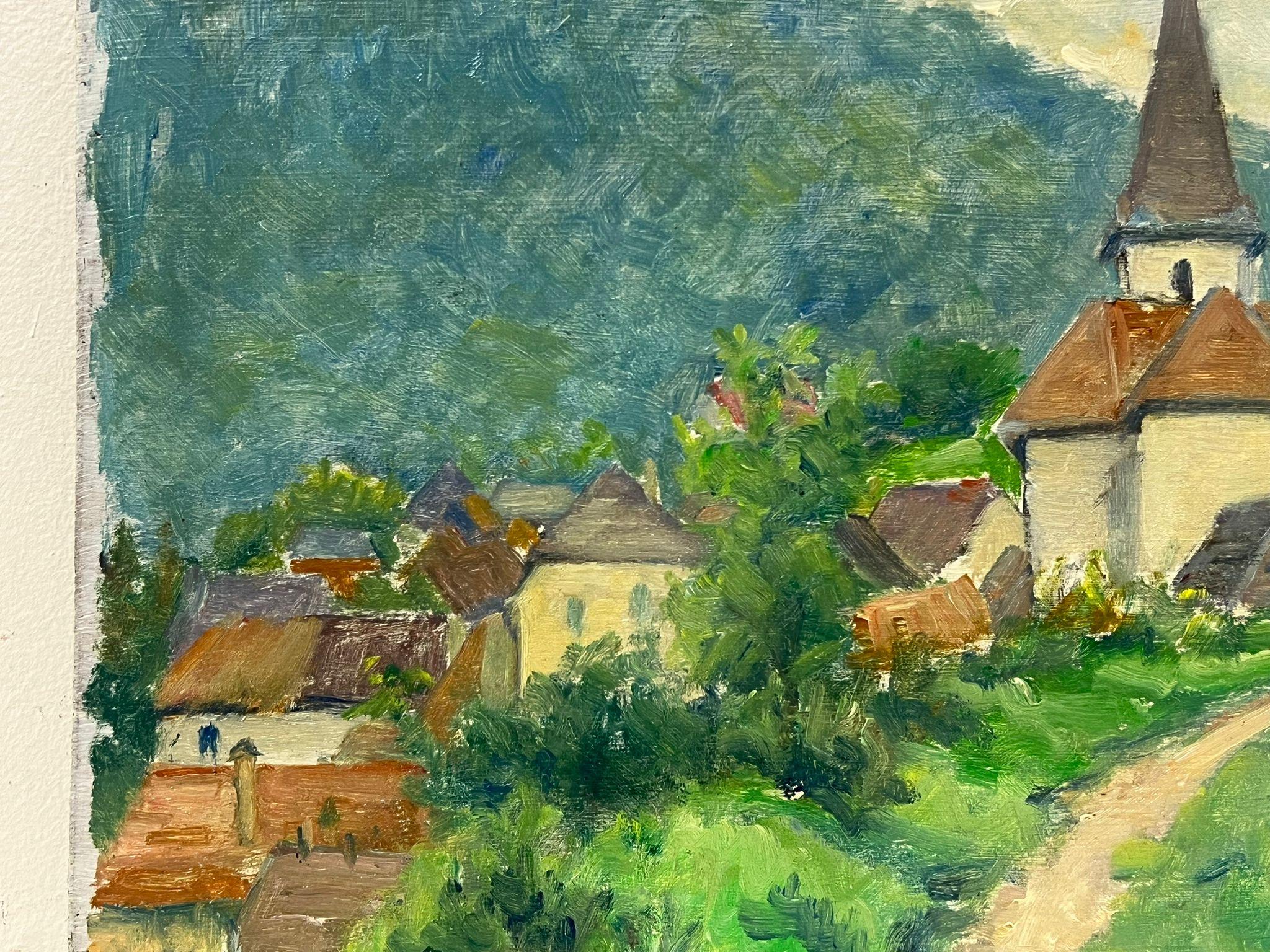 Quaint Village mit Kirche Spire Verdant Hills, ruhiges Landhaus-Sitz (Grau), Landscape Painting, von Regine David