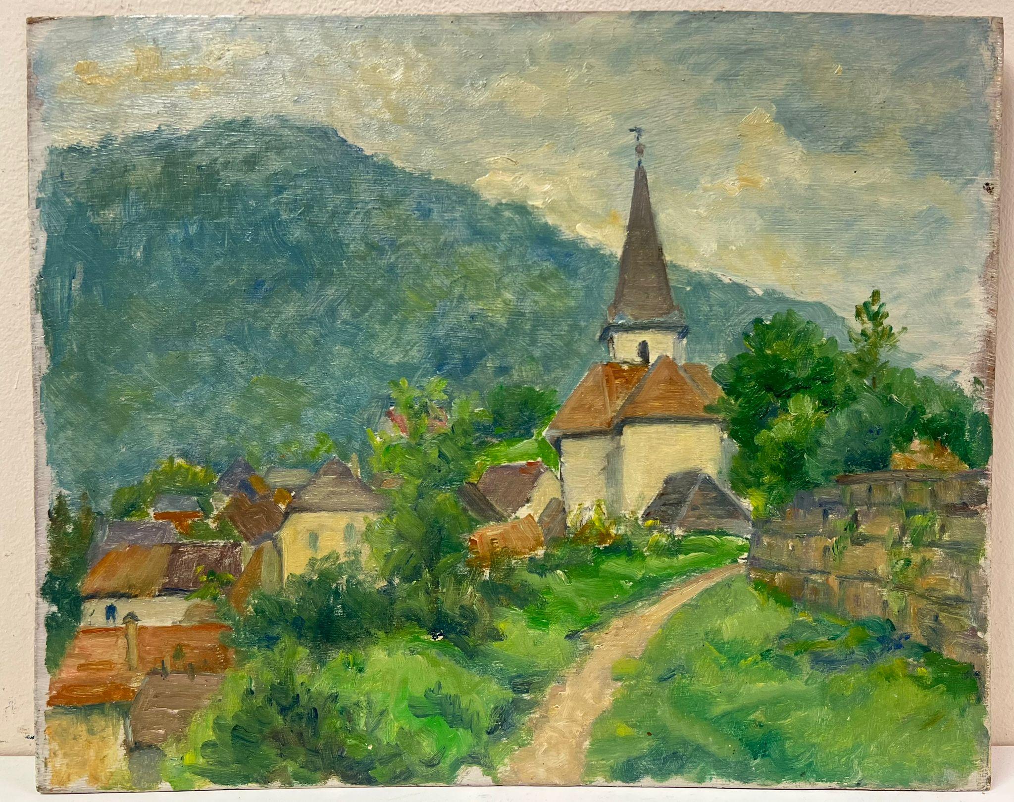 Quaint Village mit Kirche Spire Verdant Hills, ruhiges Landhaus-Sitz im Angebot 1