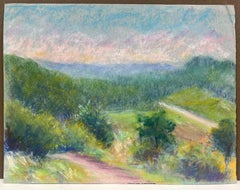 Paisaje en colores pastel de verdes ondulados y montañas lejanas