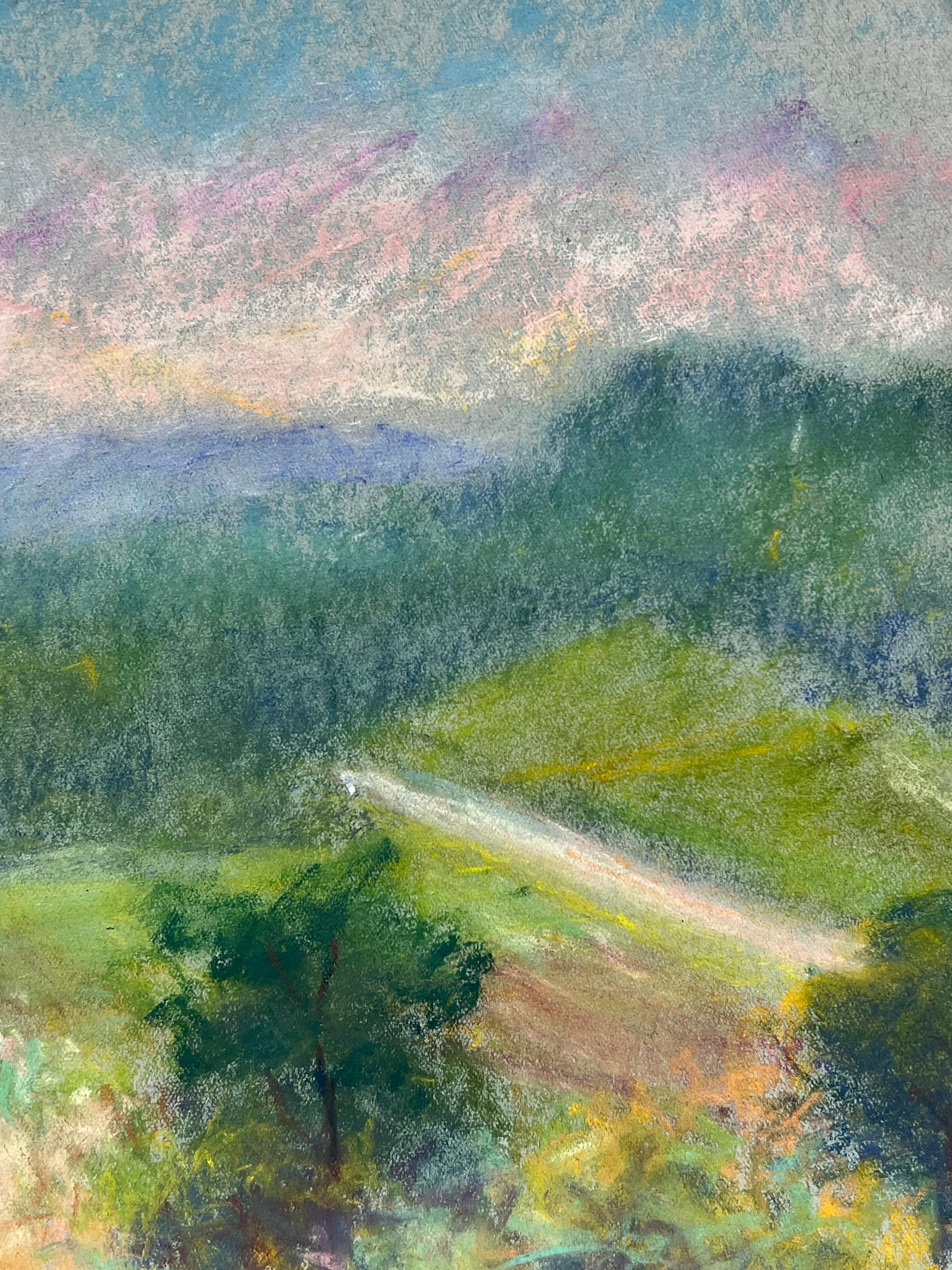 Vibrante vista sulla collina Paesaggio pastello di Greene & Greene e montagne lontane - Painting Postimpressionismo di Regine David