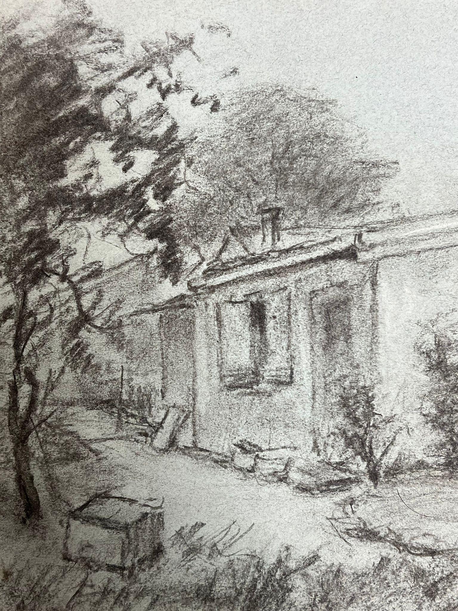 Dibujo antiguo a carboncillo de una pintoresca casita rodeada de árboles Paisaje - Landscape Painting Gris de Regine David
