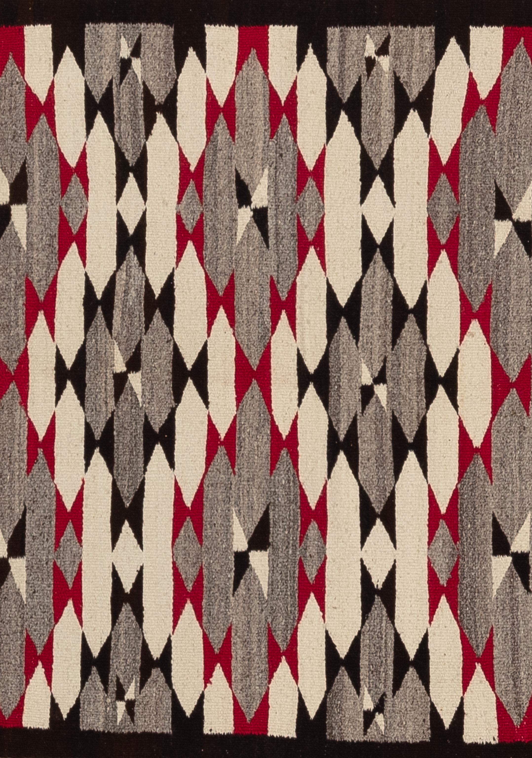 Regional Style Rug (amerikanisch) im Angebot