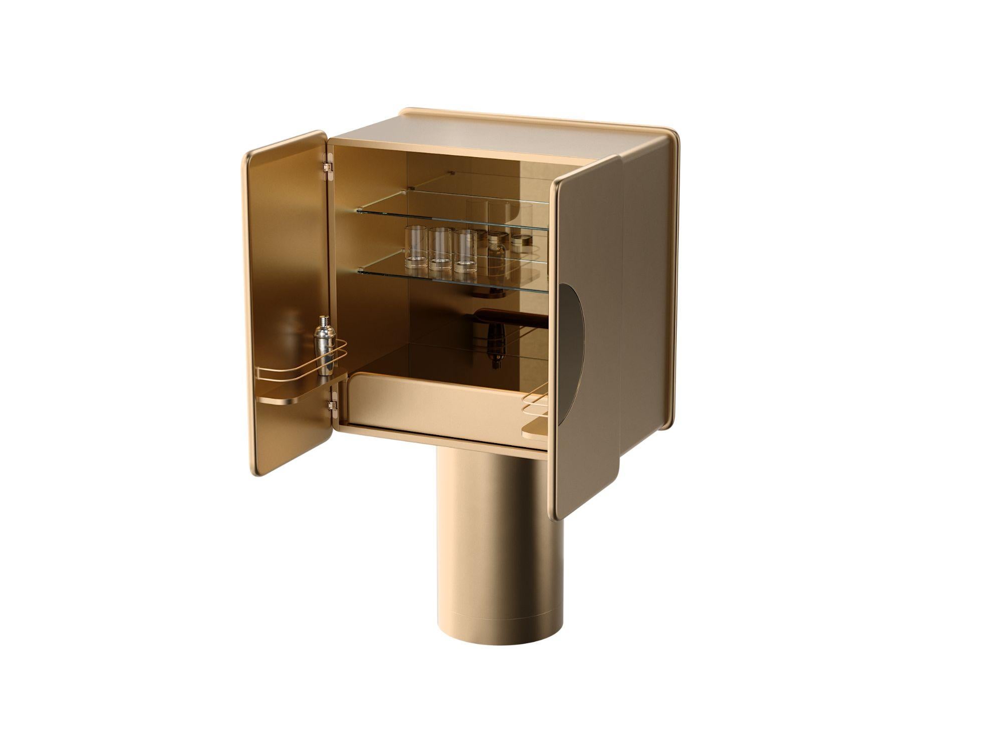 Vetro REGIS GOLD bar cabinet in vendita