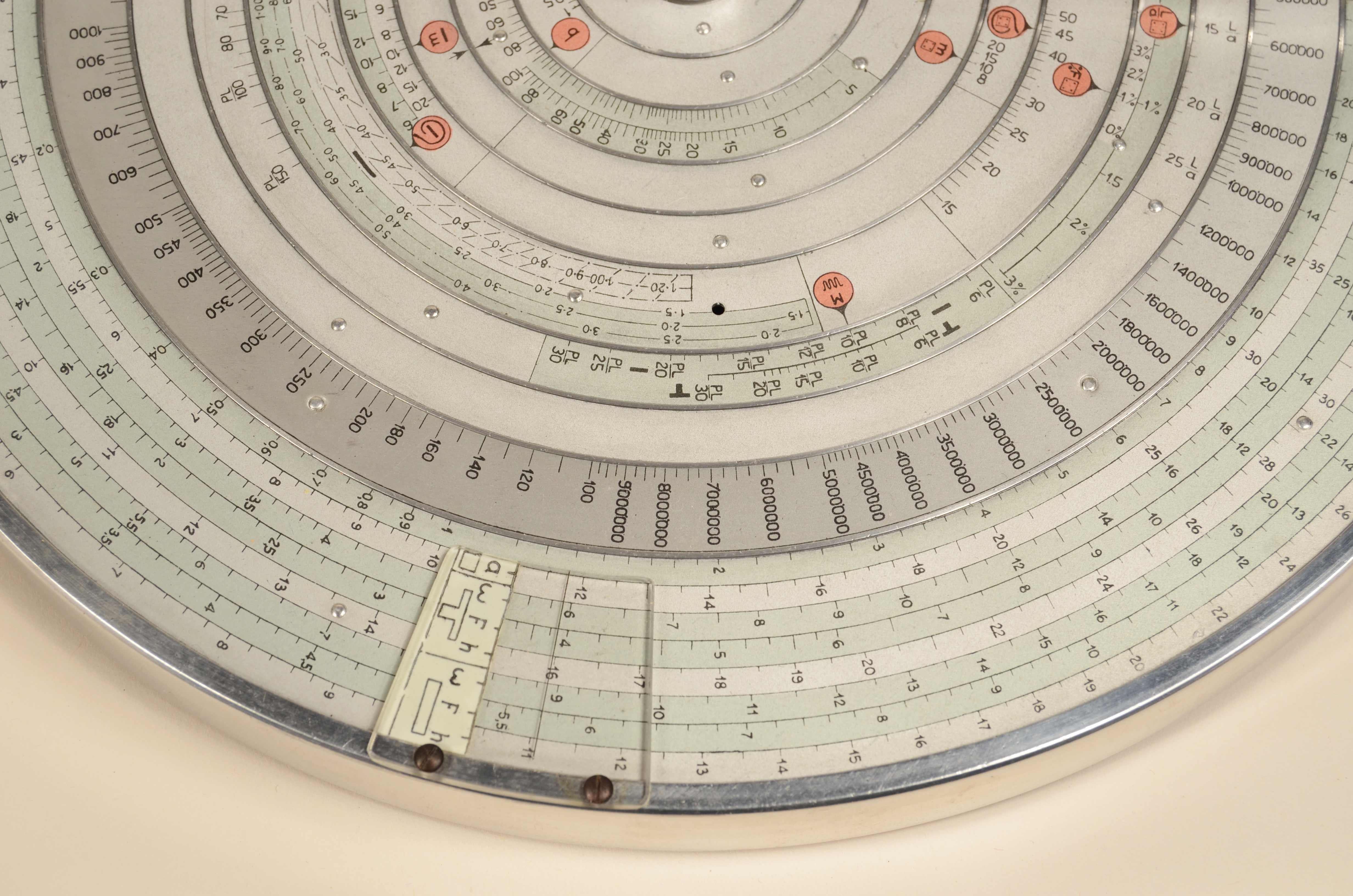 Aluminium Règle à calcul circulaire logarithmique Modèle FER  H 39 n° 1675 années 1930 en vente