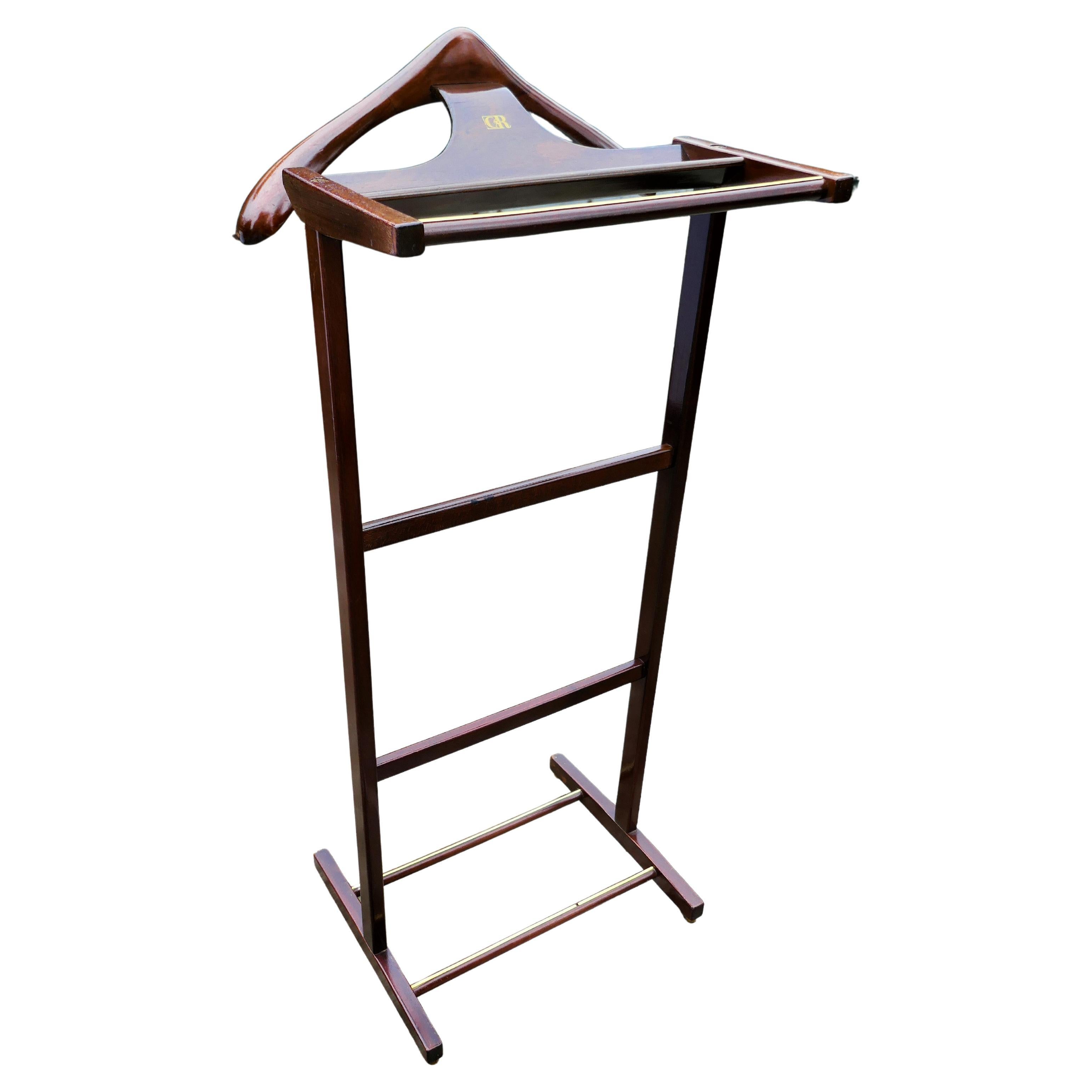 Porte-manteau en bois de style Reguitti. - Logo CR en vente