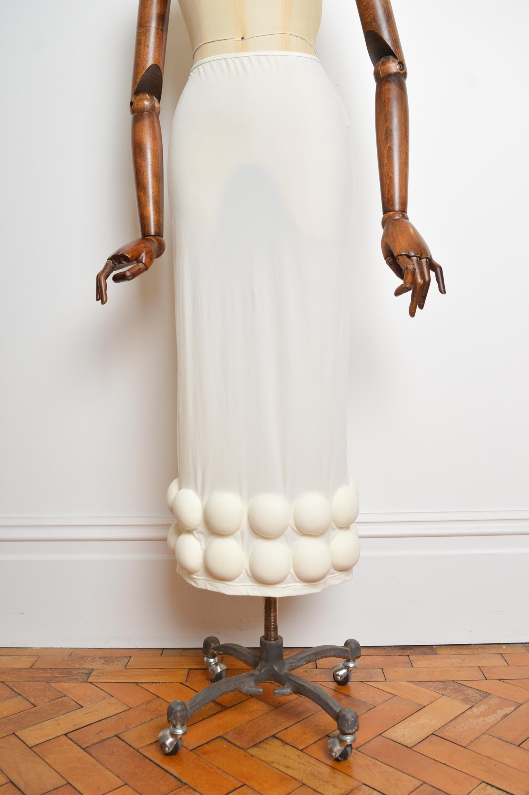 Rei Kawakubo Comme Des Garçons 2007 Avant Guard Mesh Bubble Cream Tube Skirt In Good Condition For Sale In Sheffield, GB