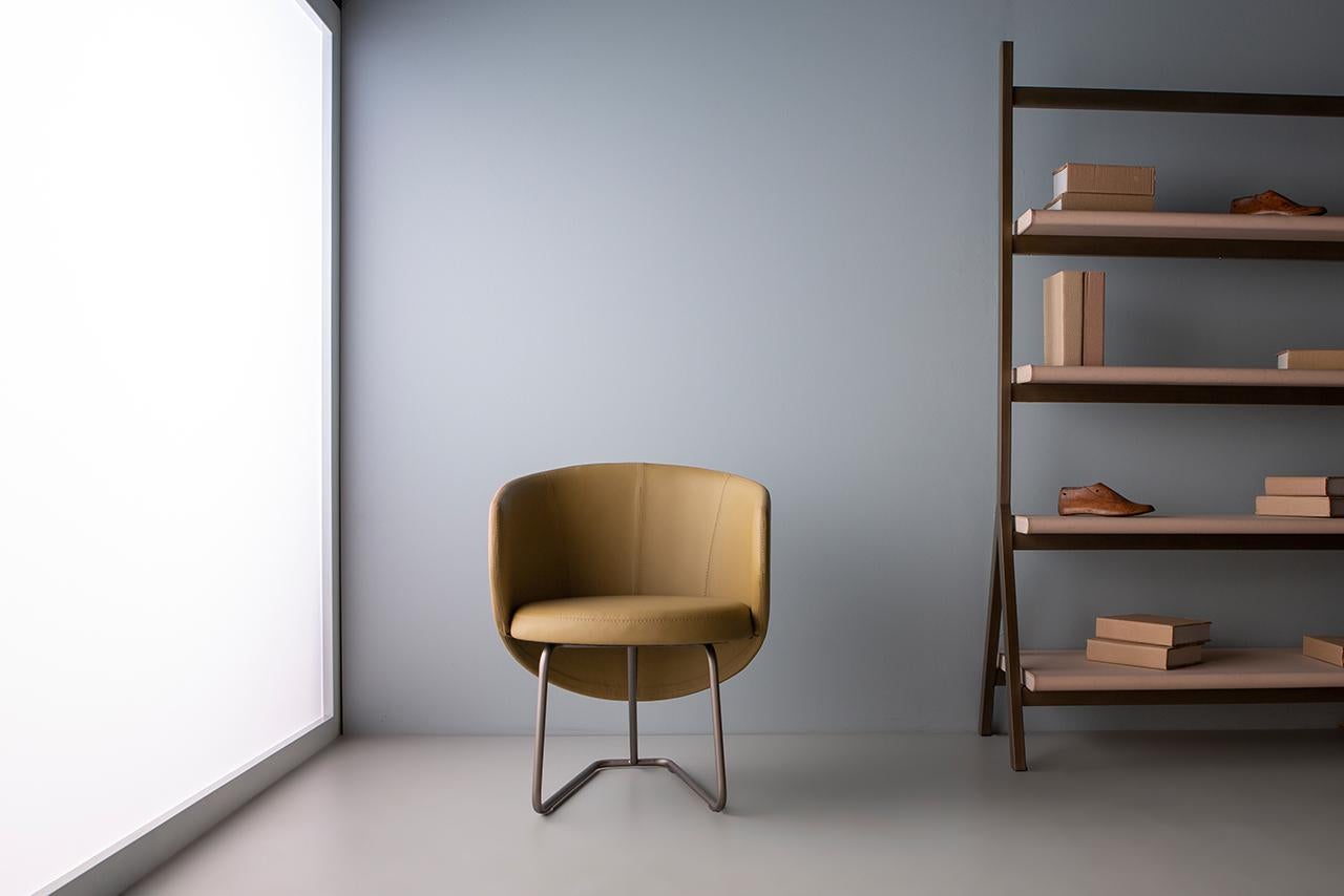 Reich Fixa Chair by Doimo Brasil
Dimensions: W 60 x D 63 x H 77 cm 
Materials: Metal, upholstered seat. 


With the intention of providing good taste and personality, Doimo deciphers trends and follows the evolution of man and his space. To this