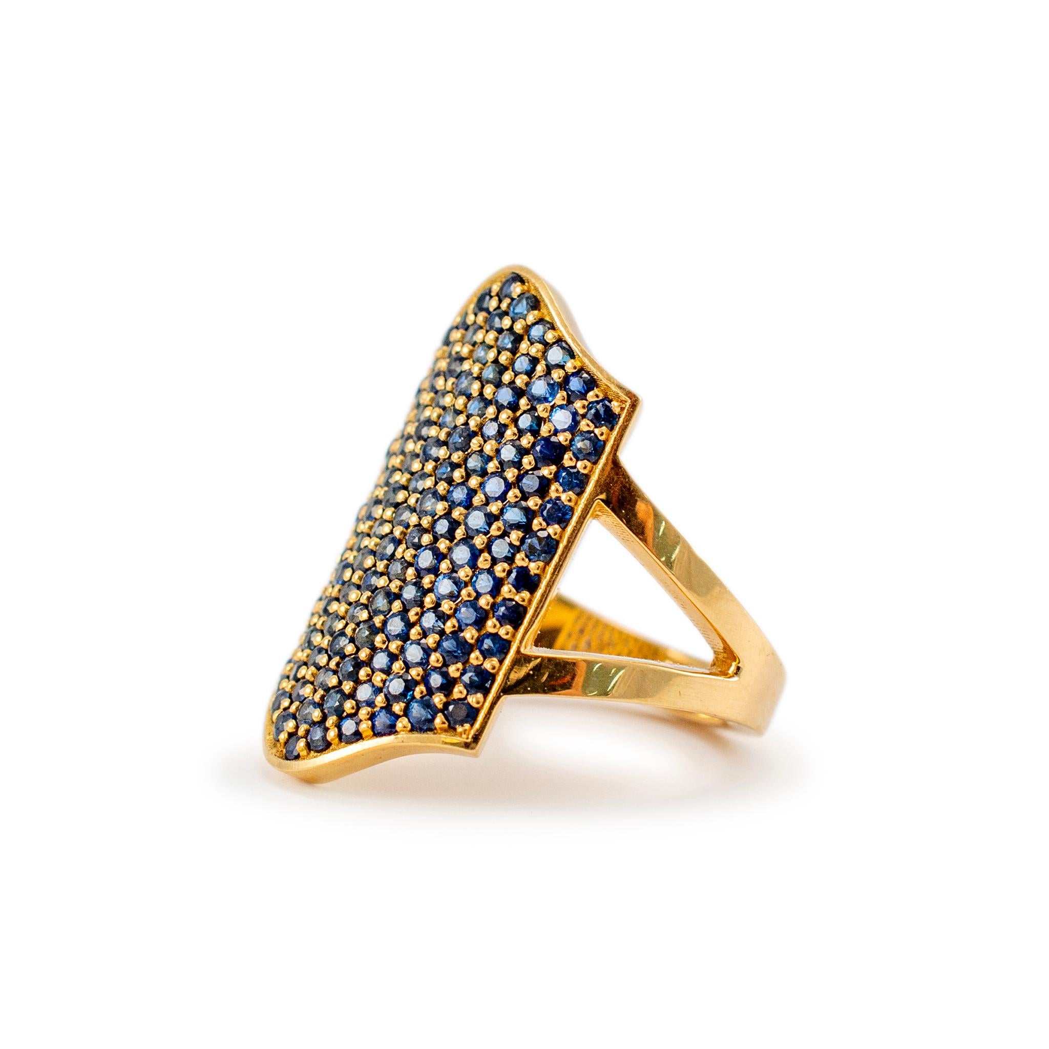 Round Cut Reign 18K Yellow Gold Blue Sapphires Shield Cocktail Ring For Sale