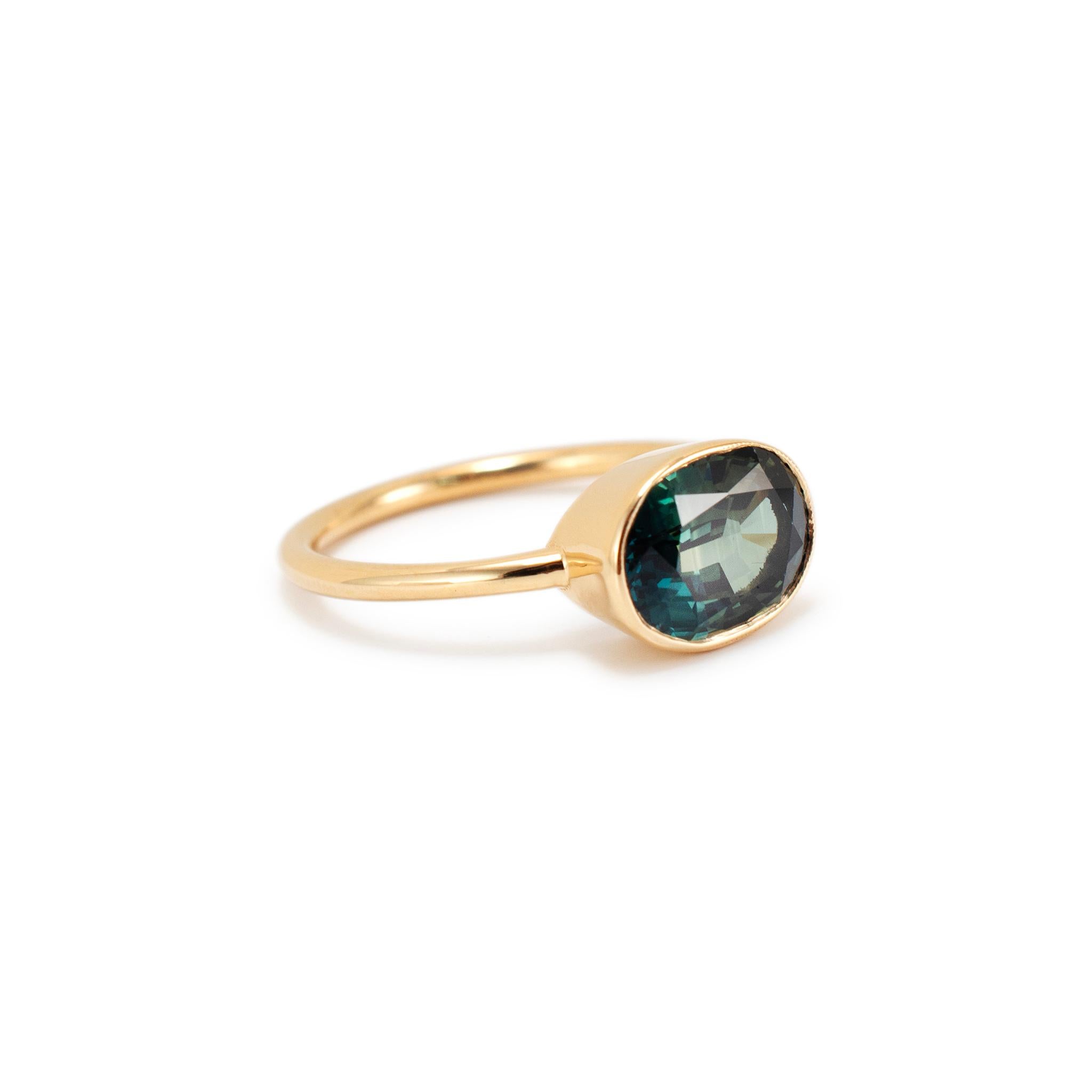 Reign Sapphires 18K Yellow Gold Bezel Set Cushion Sapphire Cocktail Ring In Excellent Condition For Sale In Houston, TX