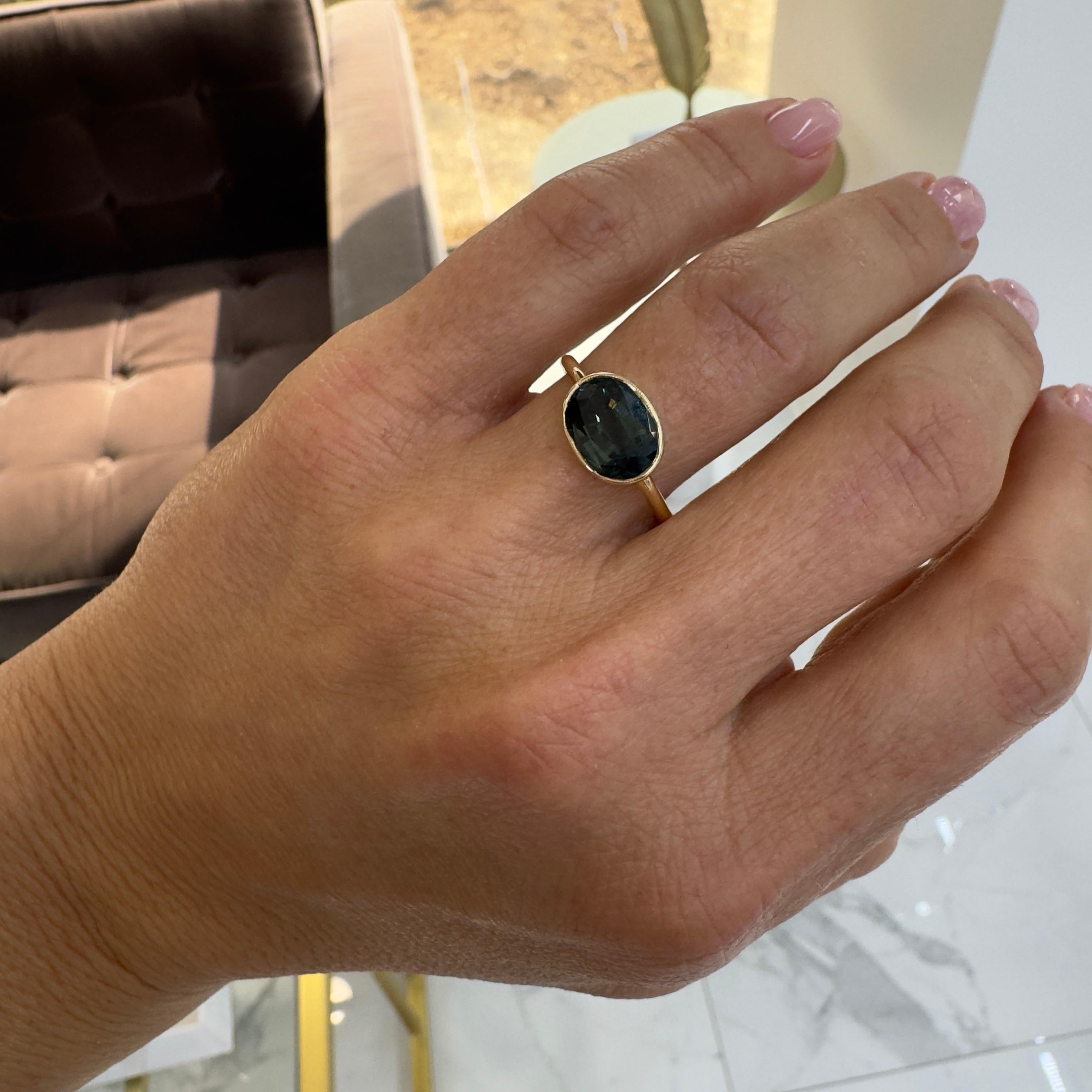 Reign Sapphires 18K Yellow Gold Bezel Set Cushion Sapphire Cocktail Ring For Sale 2