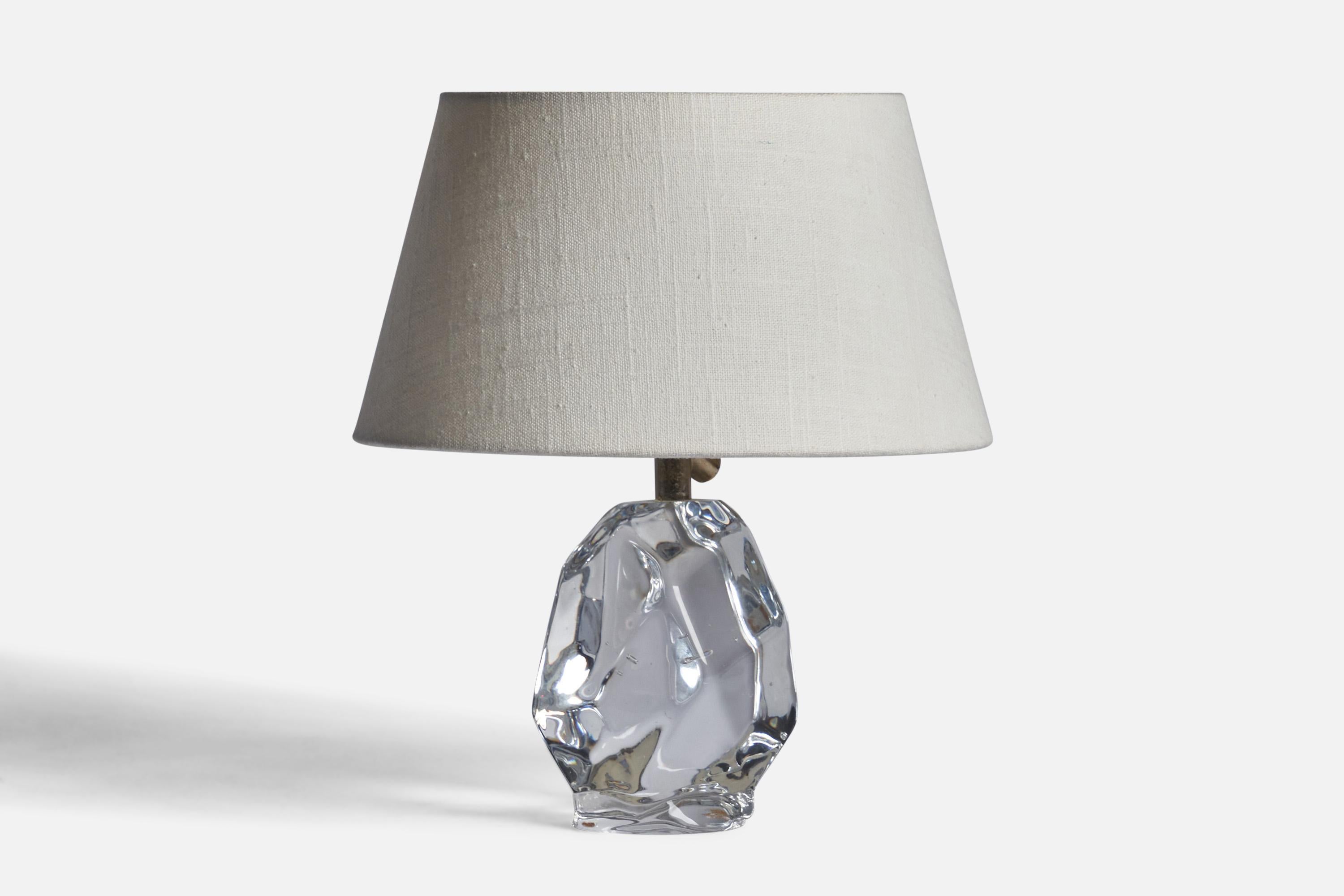 Lampe de table en verre et en laiton conçue et produite par Reijmyre Glasbruk, Suède, années 1950.

Dimensions de la lampe (pouces) : 8.5