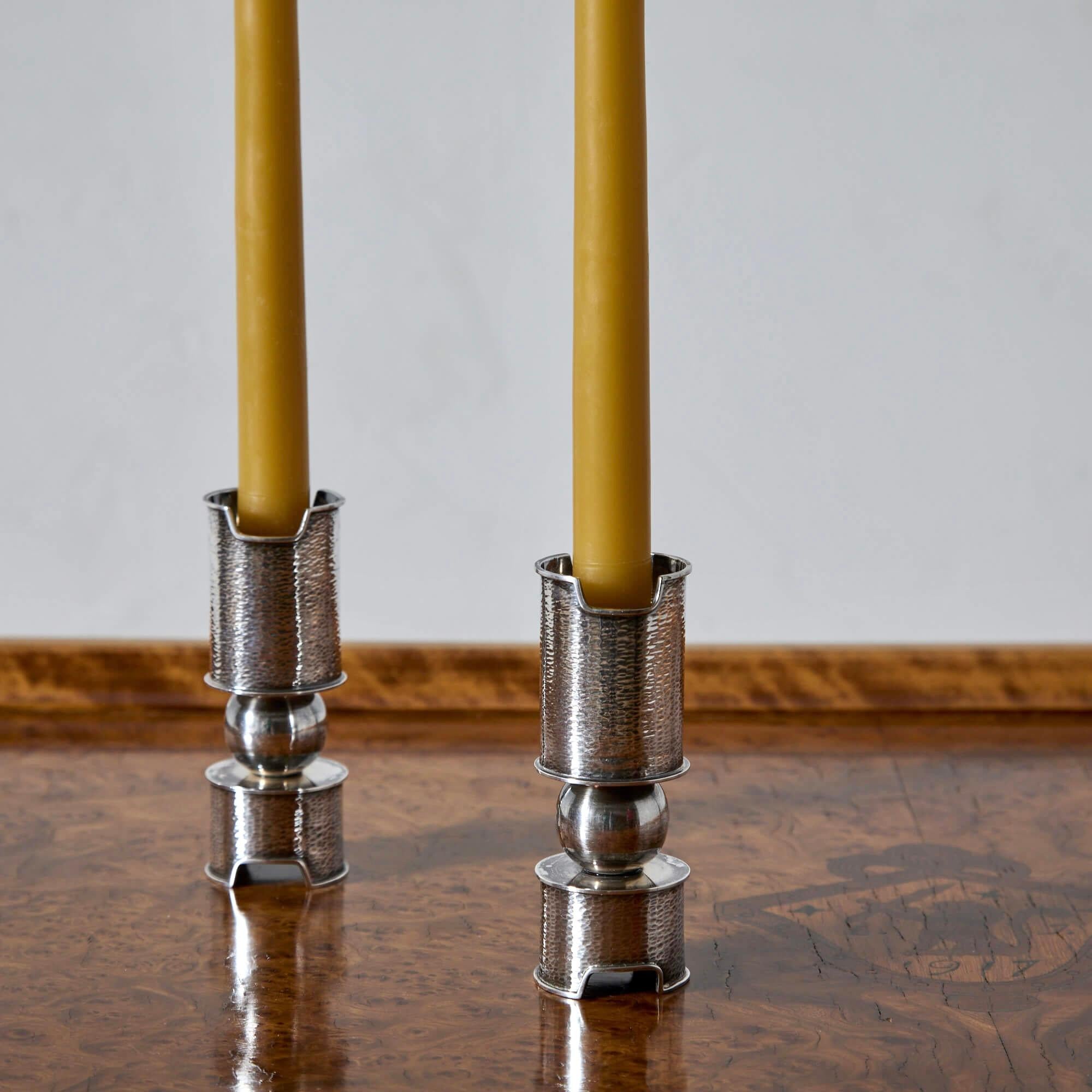 Finlandese Reijo Sirkeoja Coppia di portacandele modernisti in argento sterling in vendita