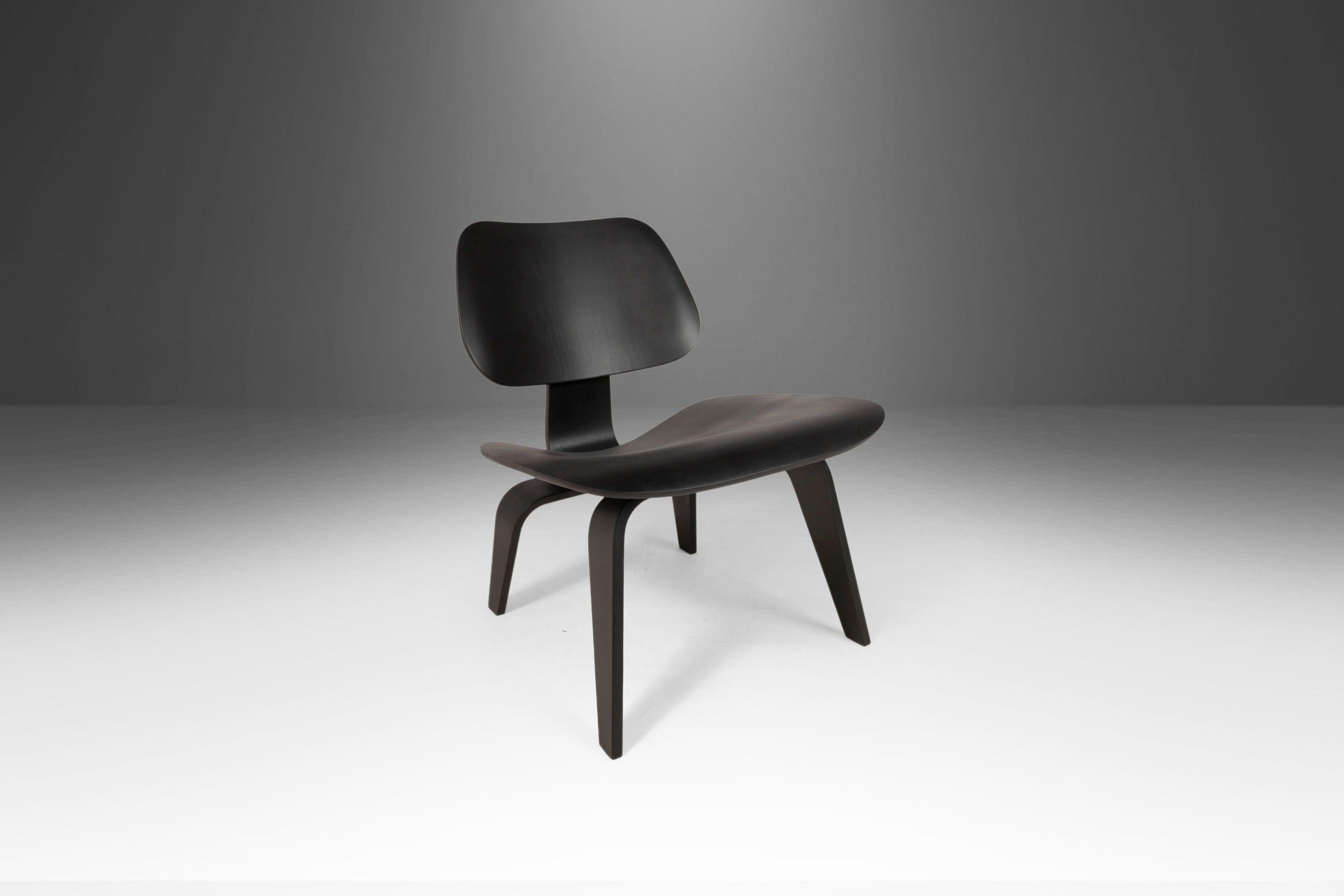 Satz von zwei '2' Herman Miller LCW Lounge Chairs von Charles & Ray Eames, USA (Moderne der Mitte des Jahrhunderts) im Angebot