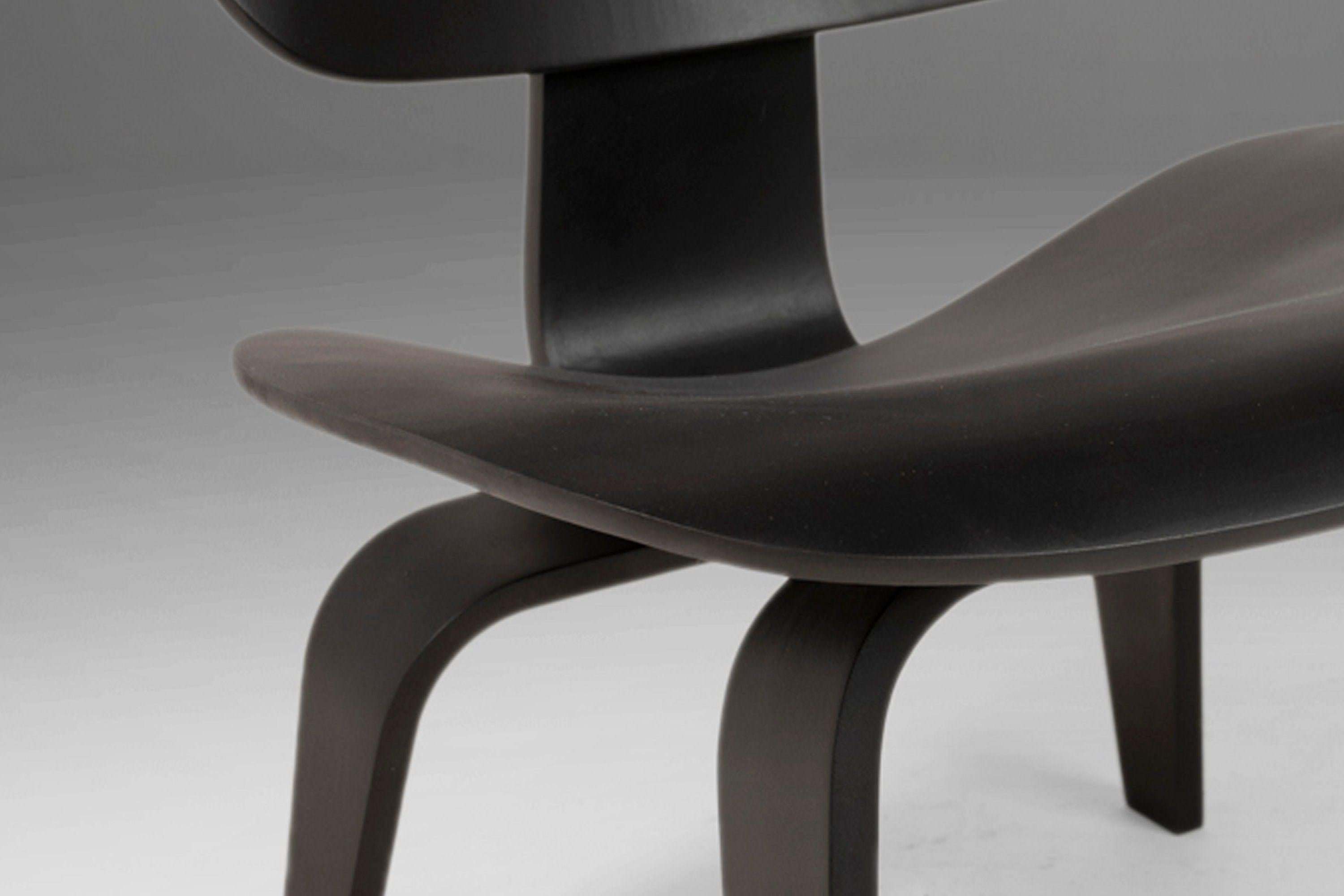 Satz von zwei '2' Herman Miller LCW Lounge Chairs von Charles & Ray Eames, USA im Angebot 1