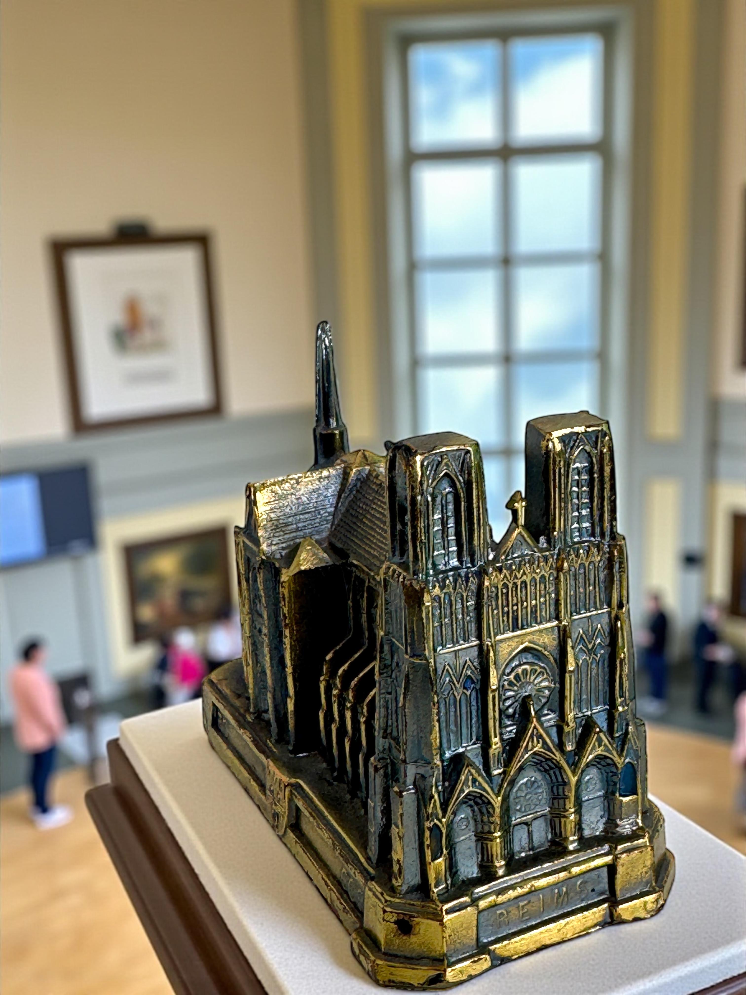 Souvenir della Cattedrale di Reims Edificio architettonico da collezione Francia anni '50 in vendita 3