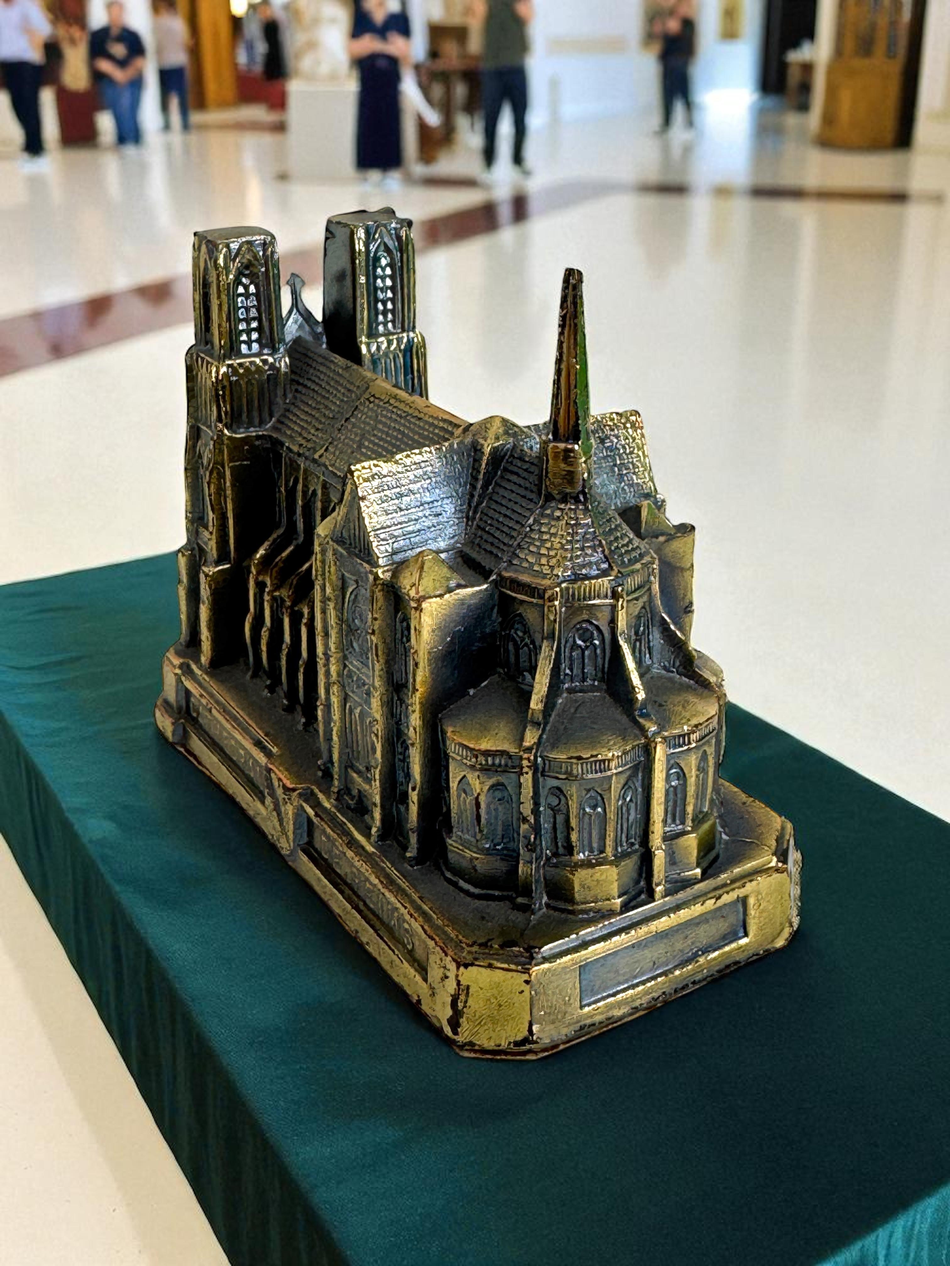 Souvenir della Cattedrale di Reims Edificio architettonico da collezione Francia anni '50 in vendita 4