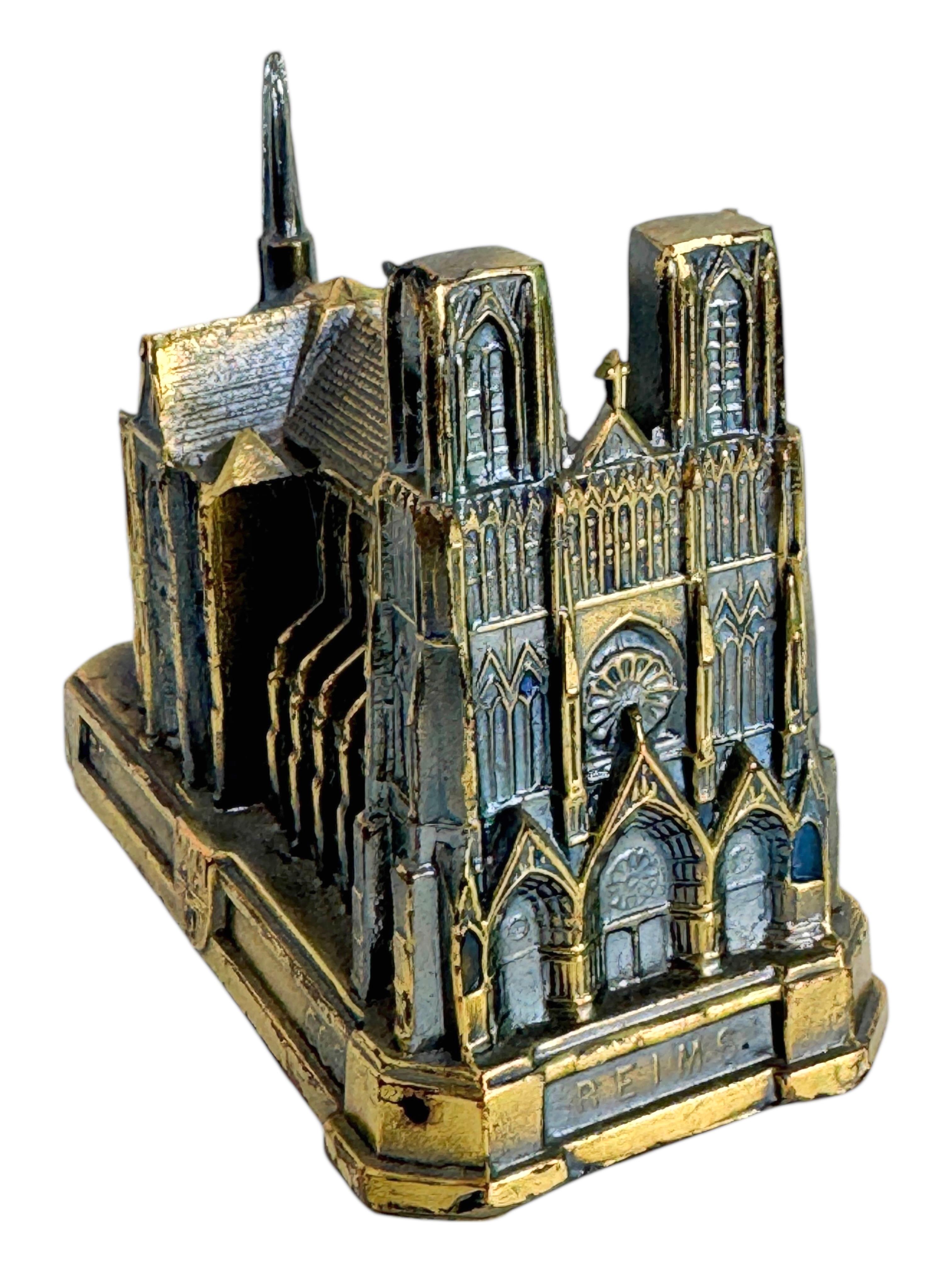 Art Nouveau Souvenir della Cattedrale di Reims Edificio architettonico da collezione Francia anni '50 in vendita