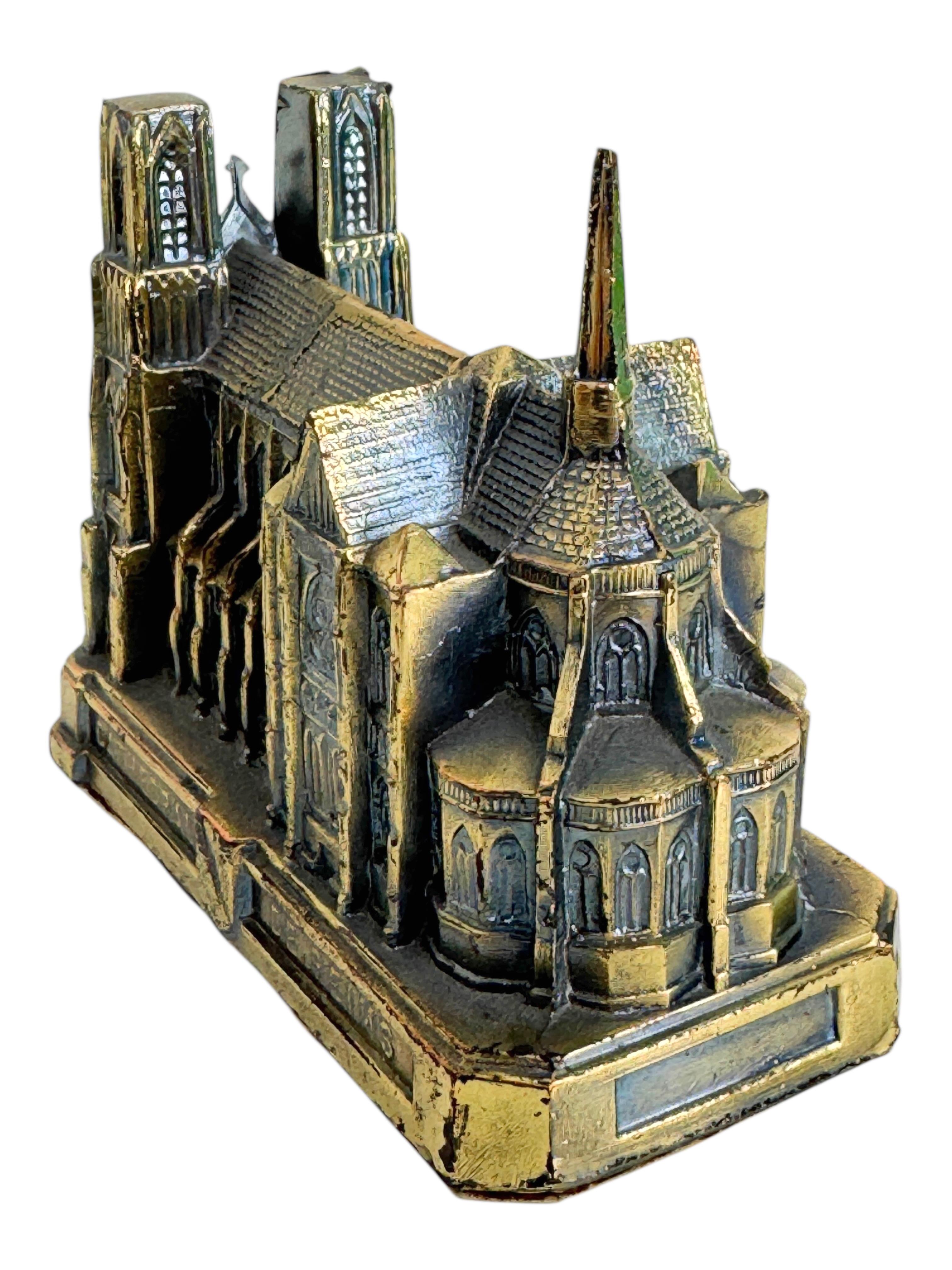 Tedesco Souvenir della Cattedrale di Reims Edificio architettonico da collezione Francia anni '50 in vendita
