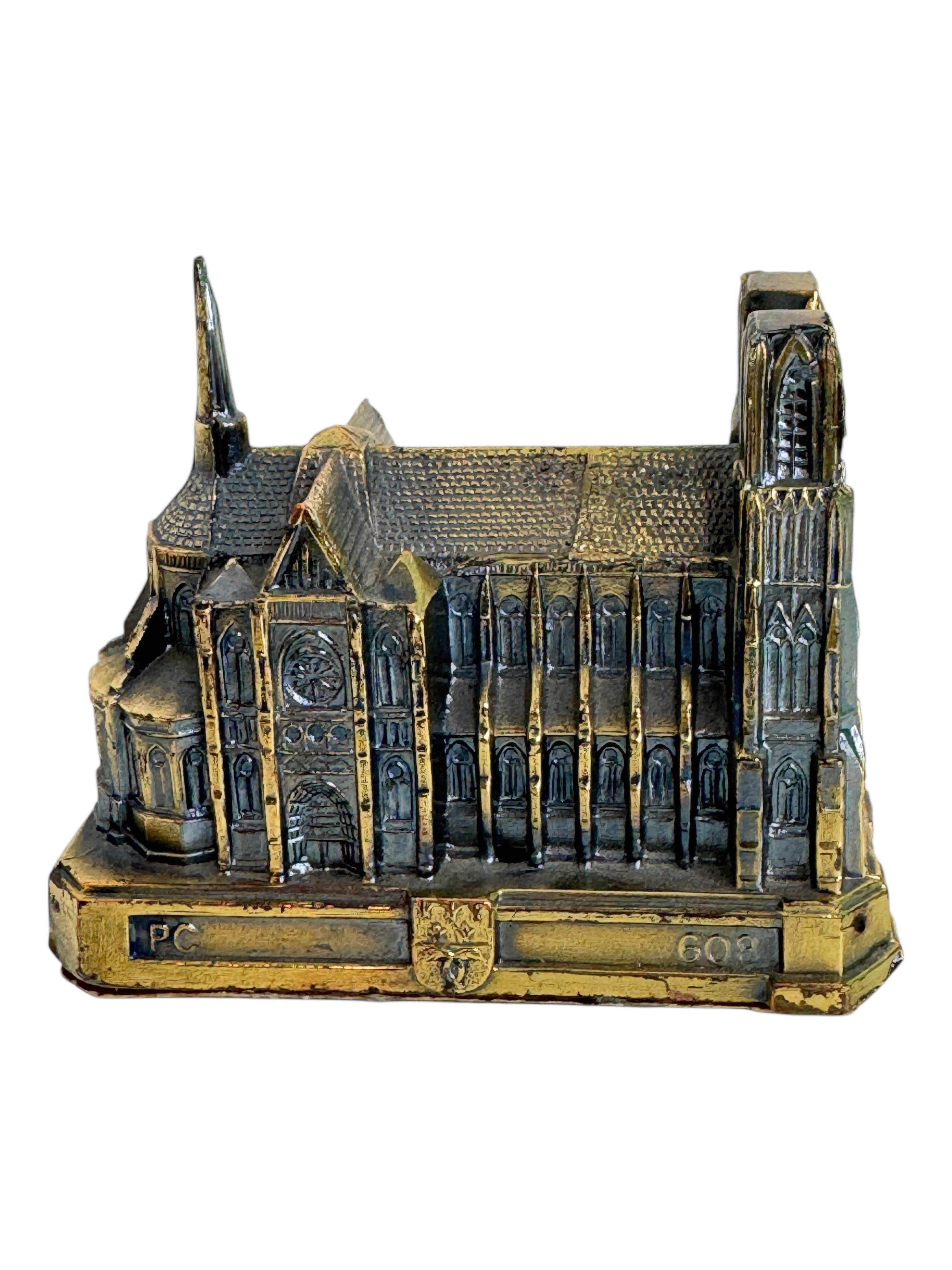 Metà XX secolo Souvenir della Cattedrale di Reims Edificio architettonico da collezione Francia anni '50 in vendita