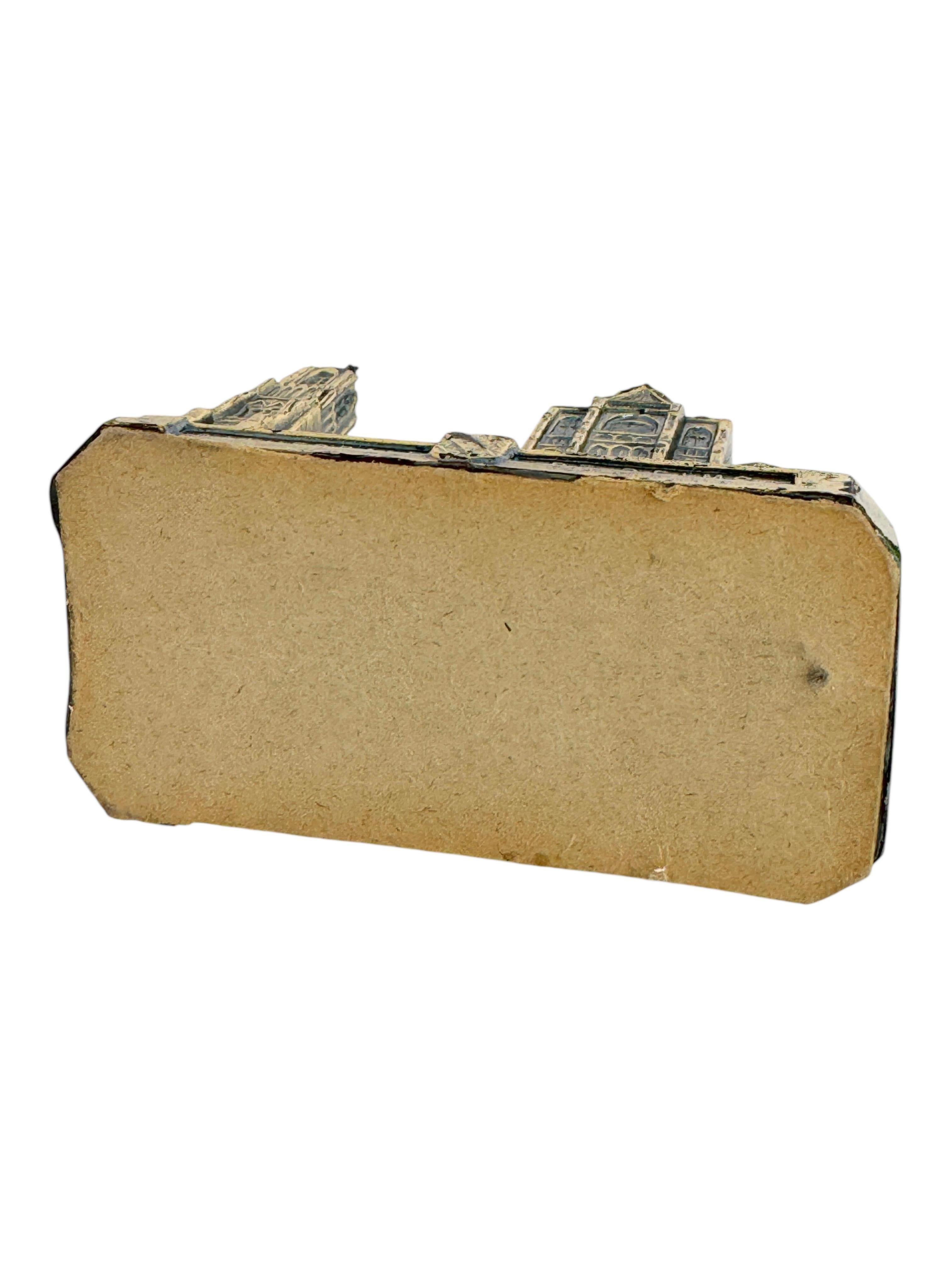 Metallo Souvenir della Cattedrale di Reims Edificio architettonico da collezione Francia anni '50 in vendita