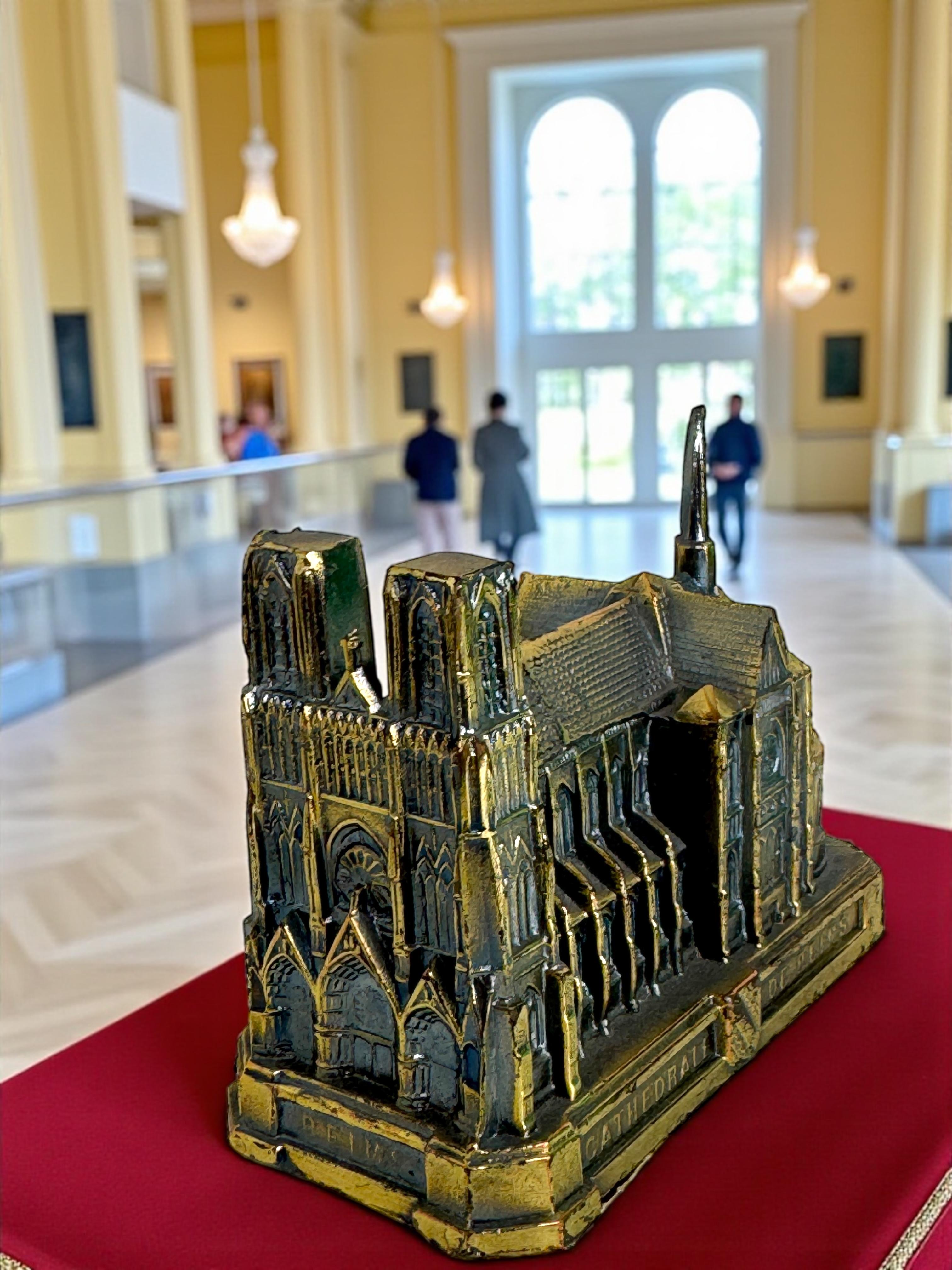 Souvenir della Cattedrale di Reims Edificio architettonico da collezione Francia anni '50 in vendita 2