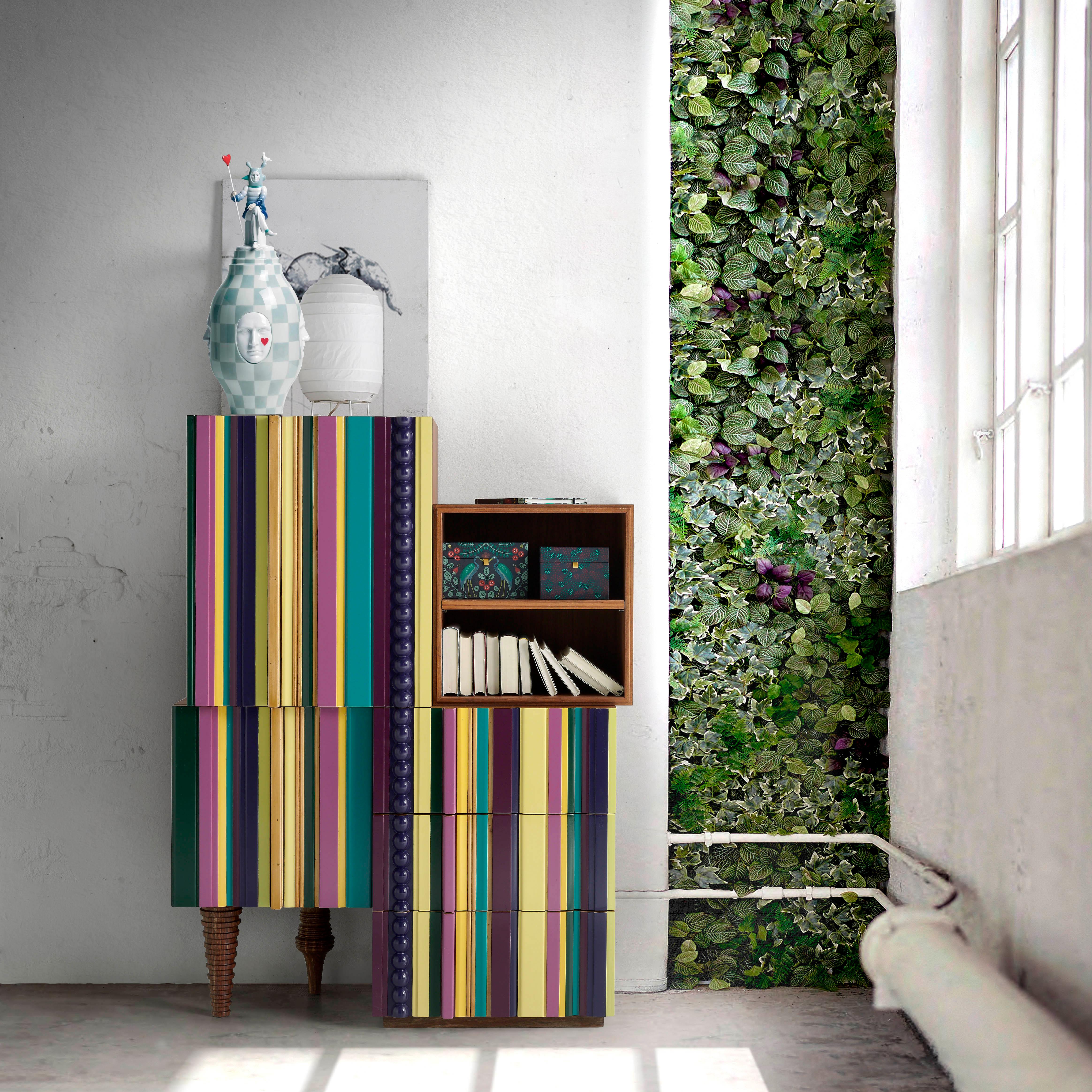 Reina Kabinett von Lola Glamour
Abmessungen: T 42 x B 93 x H 127 cm
MATERIALIEN: Holz.


Wir sind Félix und Désirée Ramos, Brüder und Produktdesigner unserer Marke Lola Glamour.
Wir interessieren uns für das Einzigartige, das Andersartige, die
