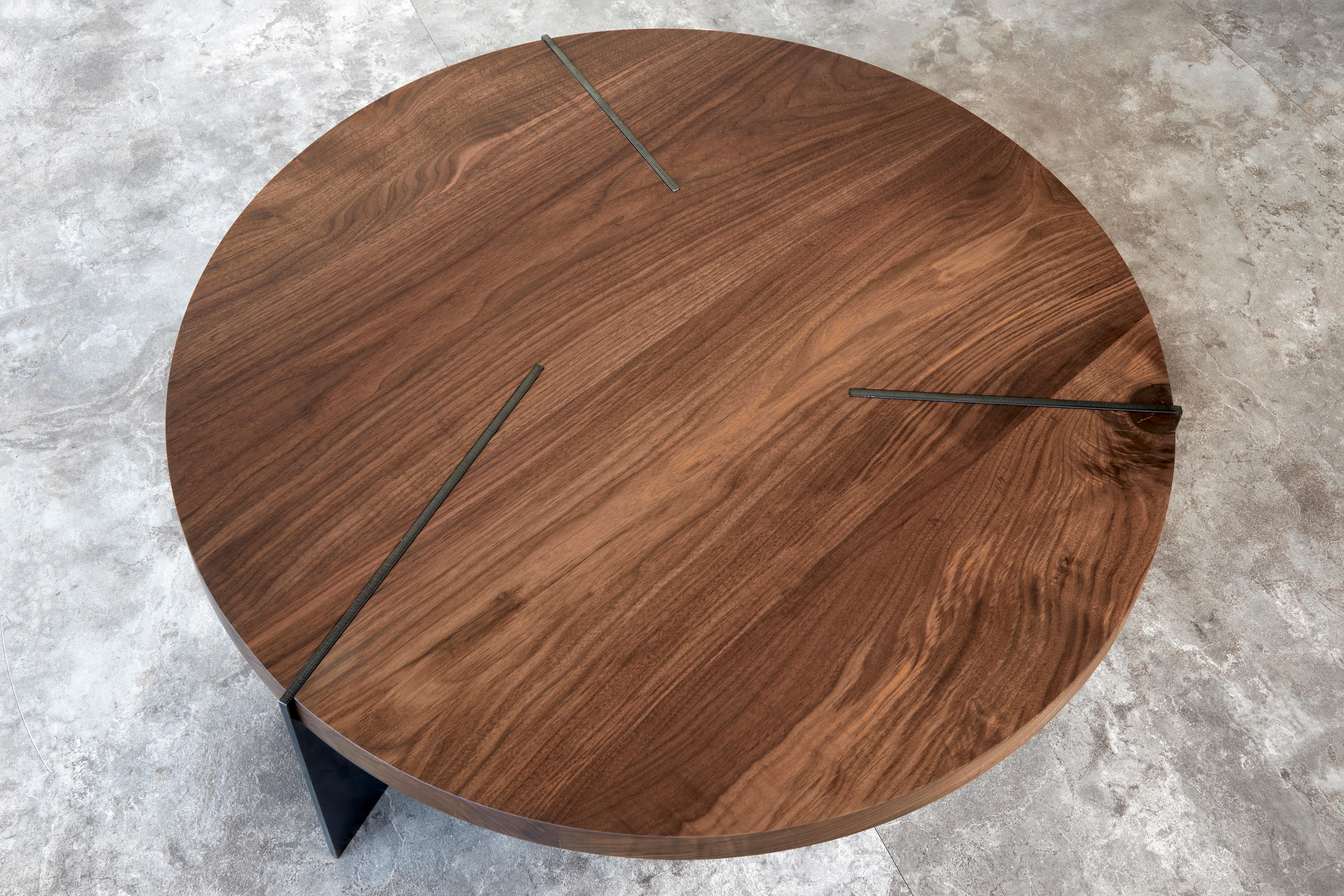 Runder Reina-Couchtisch aus Ahornholz und Stahl von Autonomous Furniture im Angebot 6