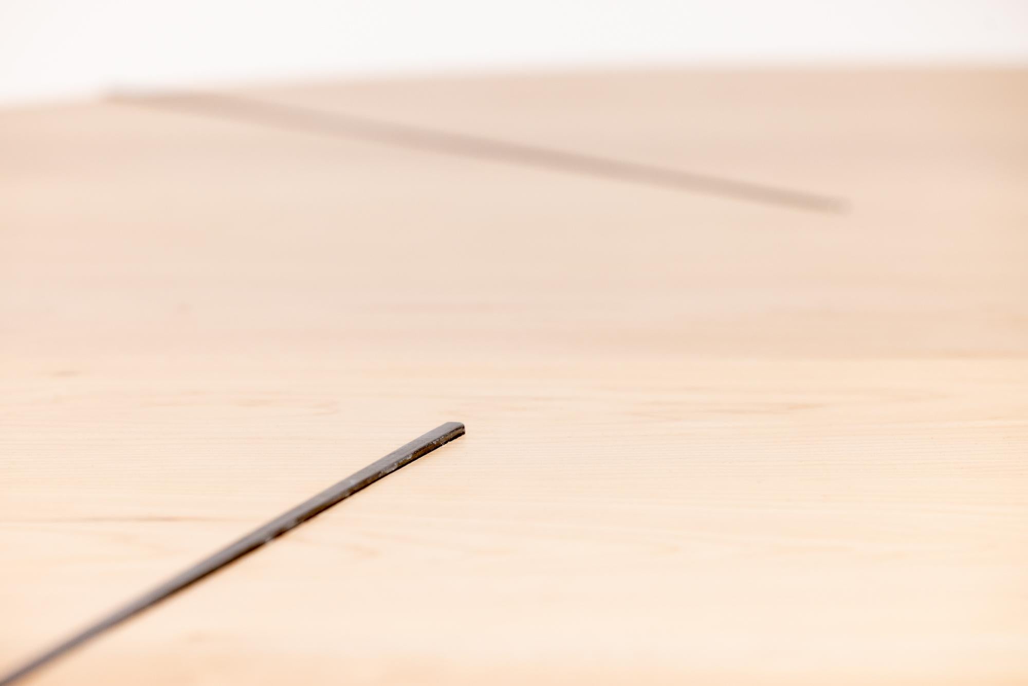 Table basse ronde en bois de noyer et acier Reina par Autonomous Furniture en vente 1
