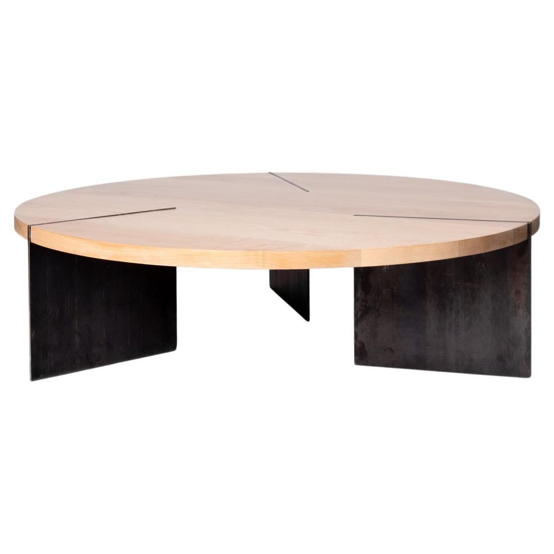 Runder Reina-Couchtisch aus Ahornholz und Stahl von Autonomous Furniture im Angebot