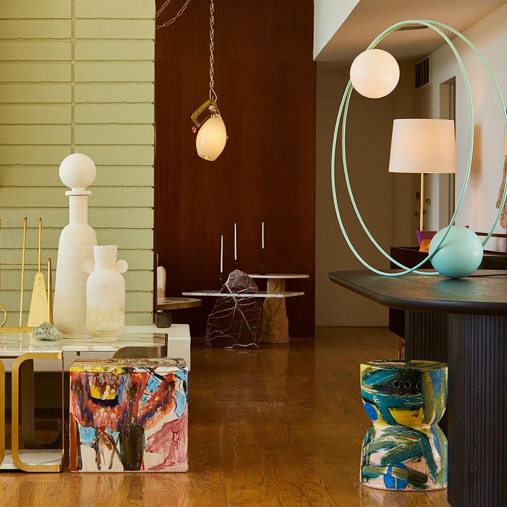 Hourglass stool, NYC - Contemporary Sculpture by Reinaldo Sanguino