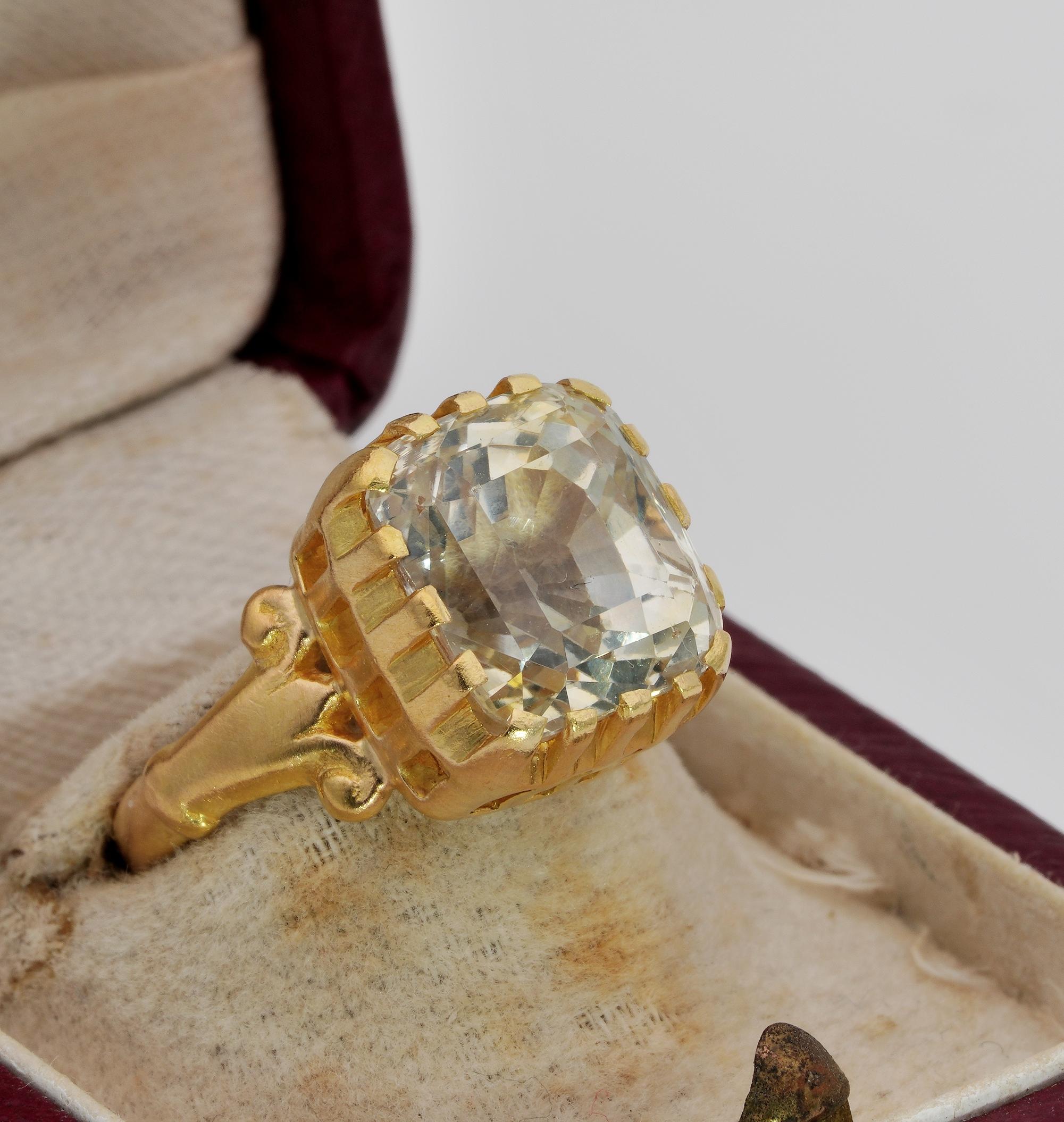 Taille coussin antique Saphir de Ceylan jaune non chauffé de 11,42 carats certifié Reinassance Revival Ri en vente