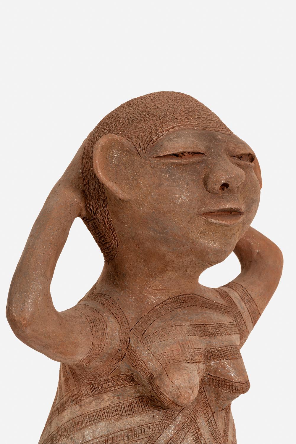 Sans titre,  sculpture, terre cuite, art africain - Brown Figurative Sculpture par Reinata Sadimba