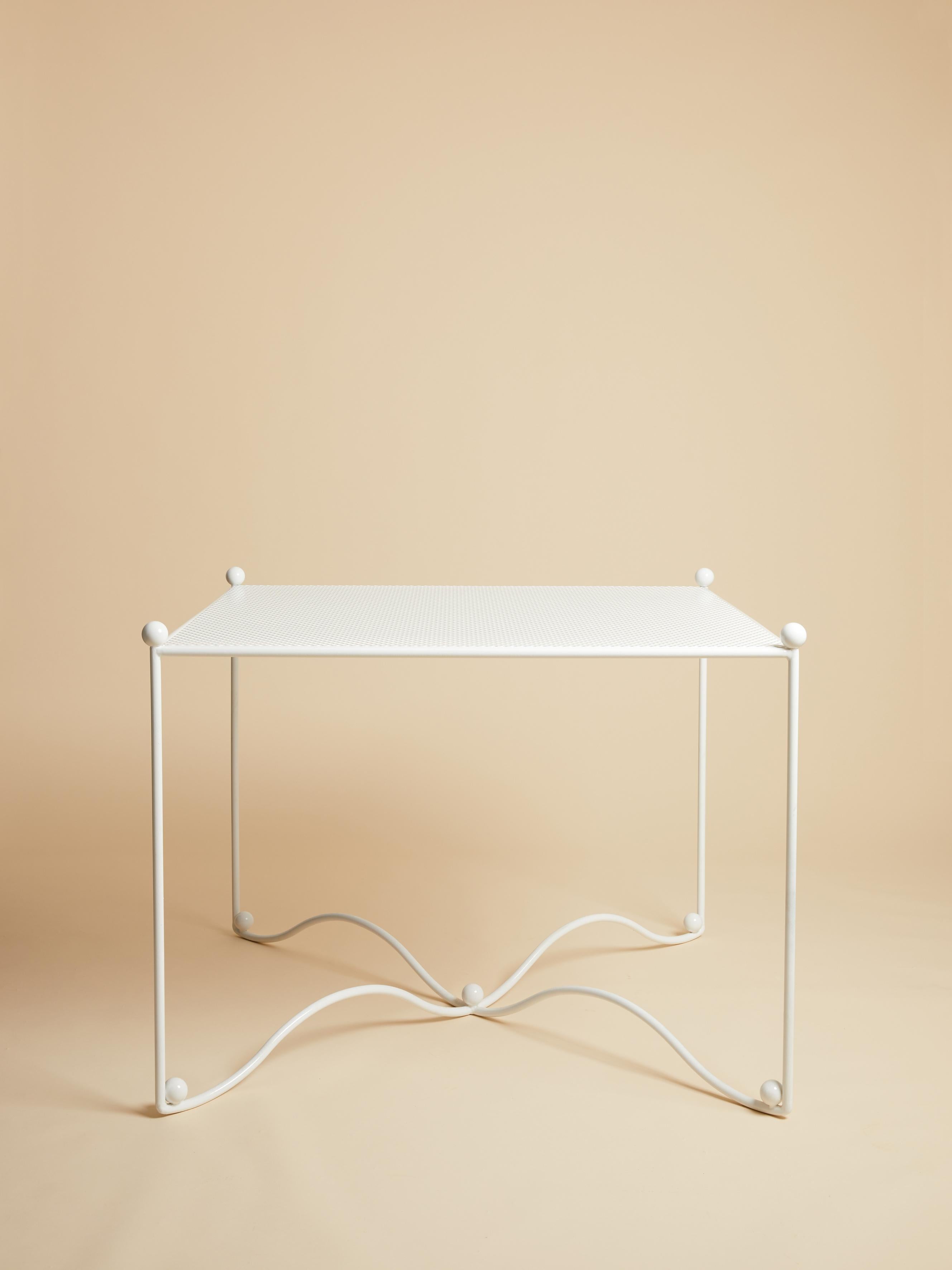 Table et toile de table Reine par EBUR
Dimensions : L 102 x P 102 x H 78 cm : L 102 x P 102 x H 78 cm.
MATERIAL : Fer forgé, coton ou lin.
Poids : 10 Kg. 

Disponible également en différentes couleurs : Lin Golfe, Pierre Frey, Toile Mistral Cotton,